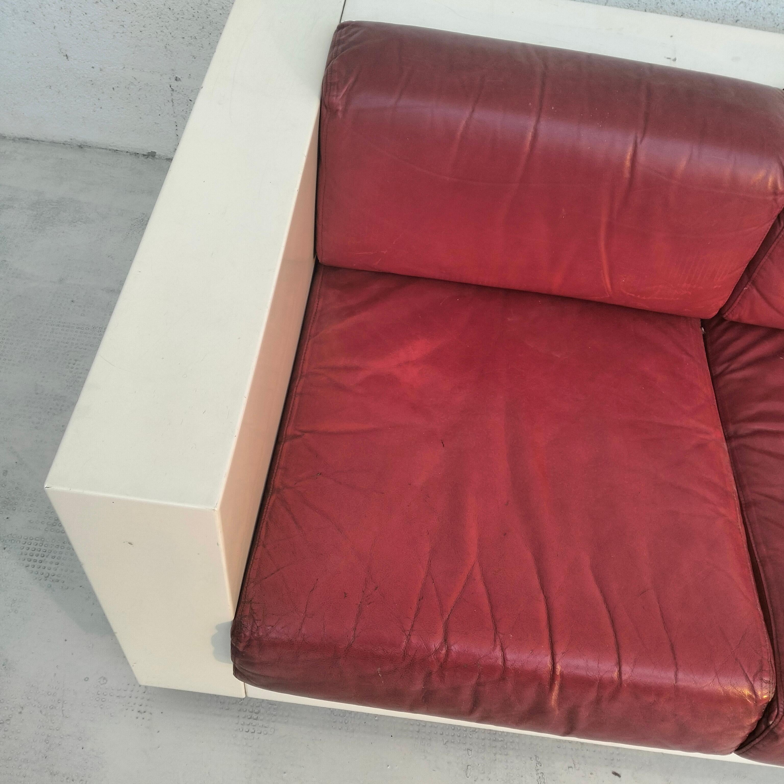 Italian Cherry Saratoga 3 seater sofa by Massimo and Lella Vignelli for Poltronova 60s For Sale