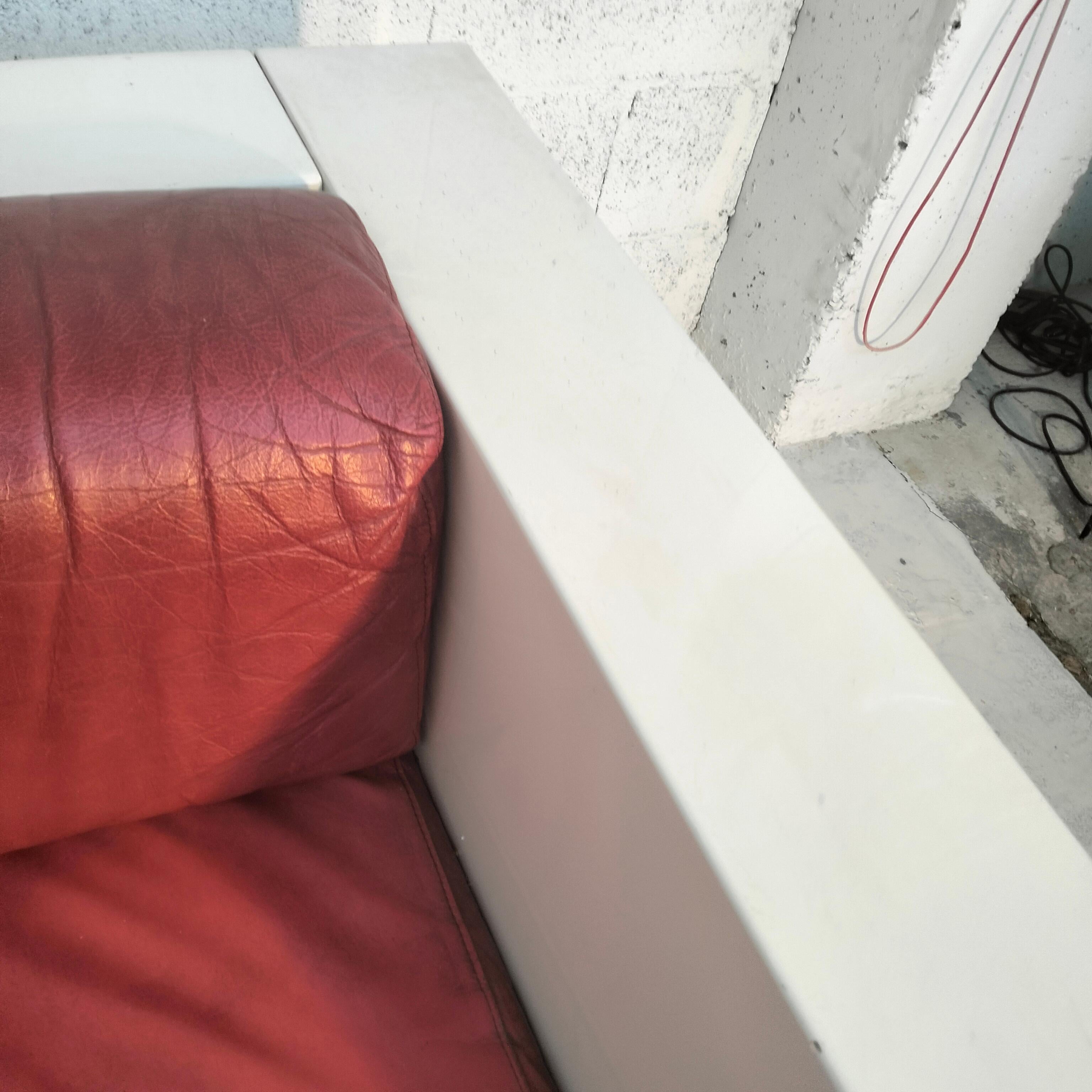Leather Cherry Saratoga 3 seater sofa by Massimo and Lella Vignelli for Poltronova 60s For Sale