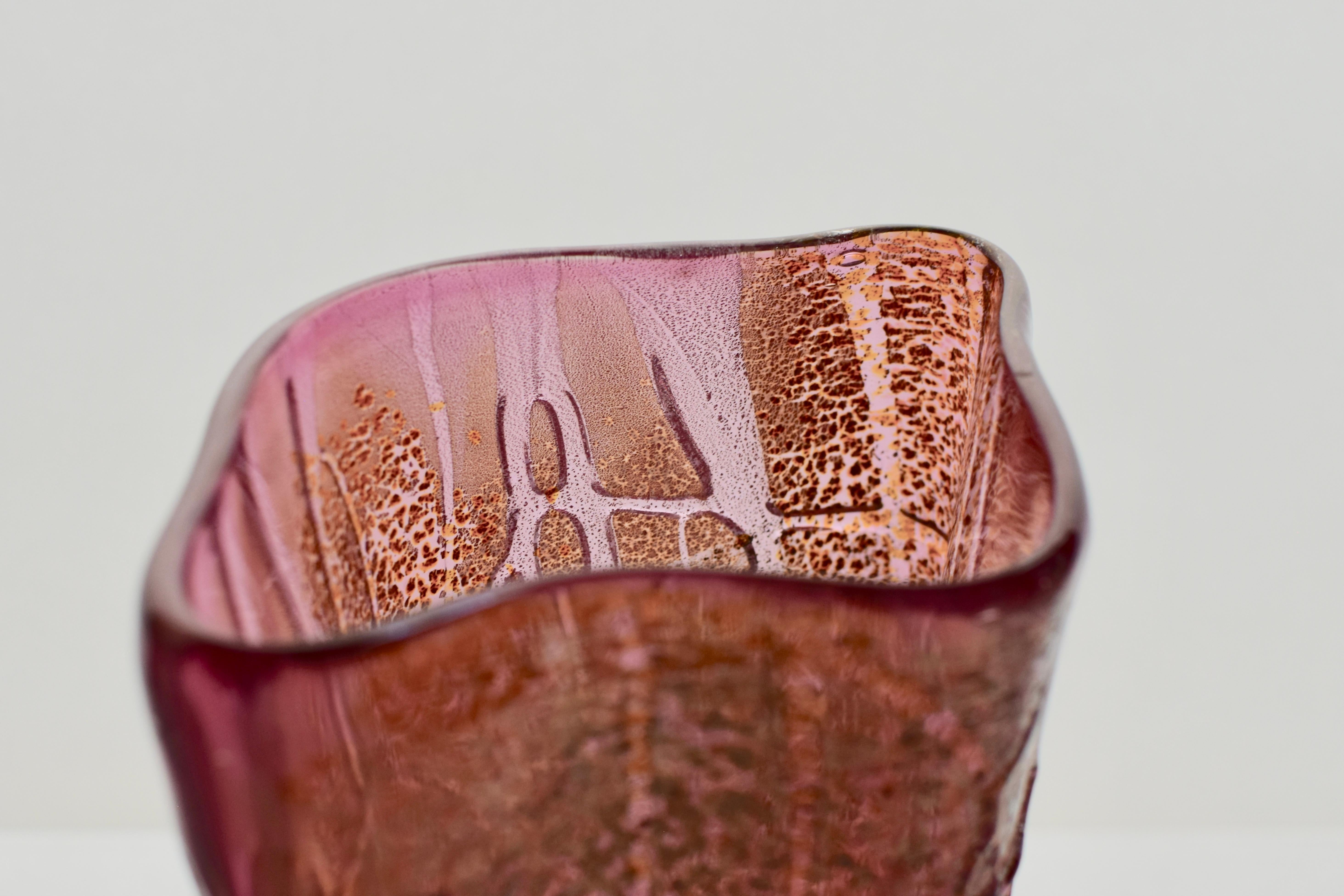 Vase aus mundgeblasenem Glas in Kirschform von James Carcass Glaskünstler (Versilbert) im Angebot