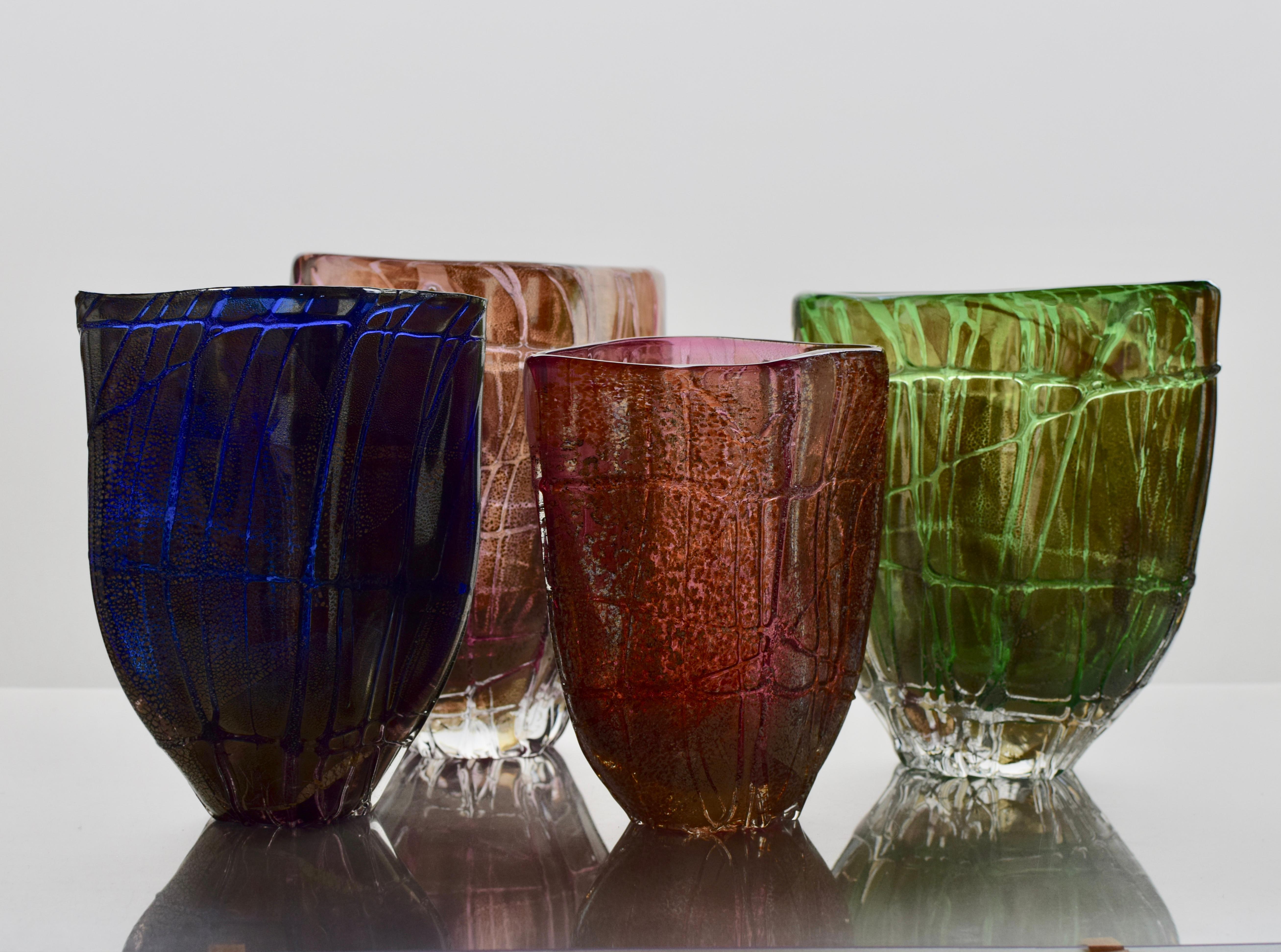 Vase aus mundgeblasenem Glas in Kirschform von James Carcass Glaskünstler im Zustand „Neu“ im Angebot in Székesfehérvár, HU