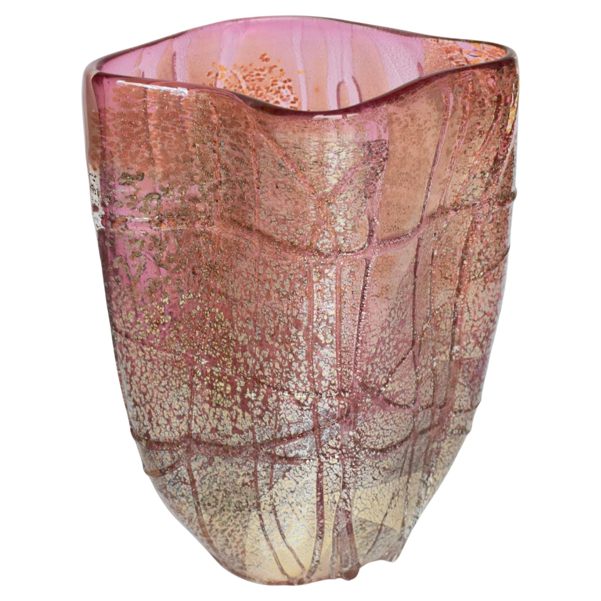 Vaso in vetro soffiato libero a strascico Cherry dell'artista del vetro James Carcass