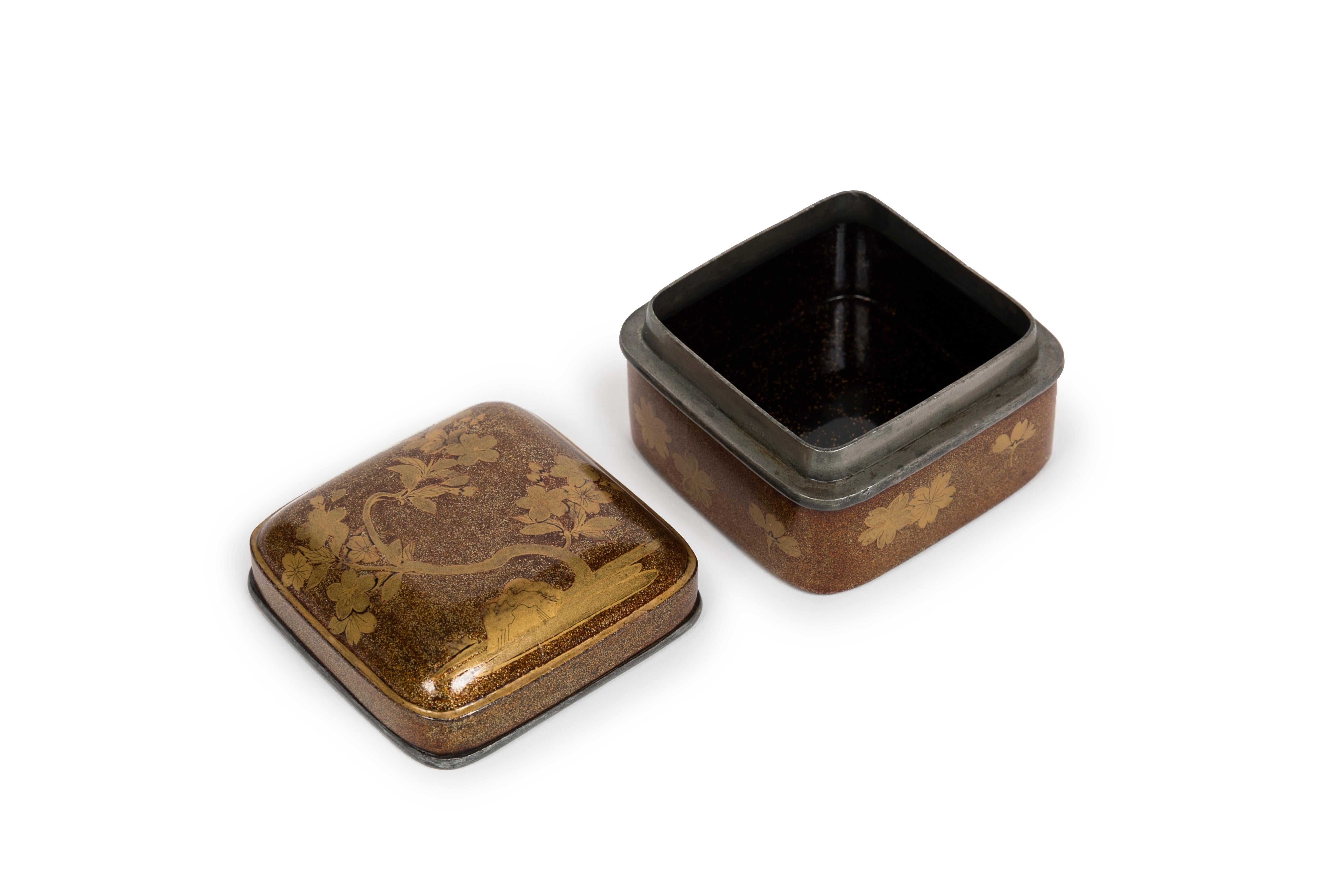 Giapponese Japanese lacquered Cherry Tree Kobako in vendita