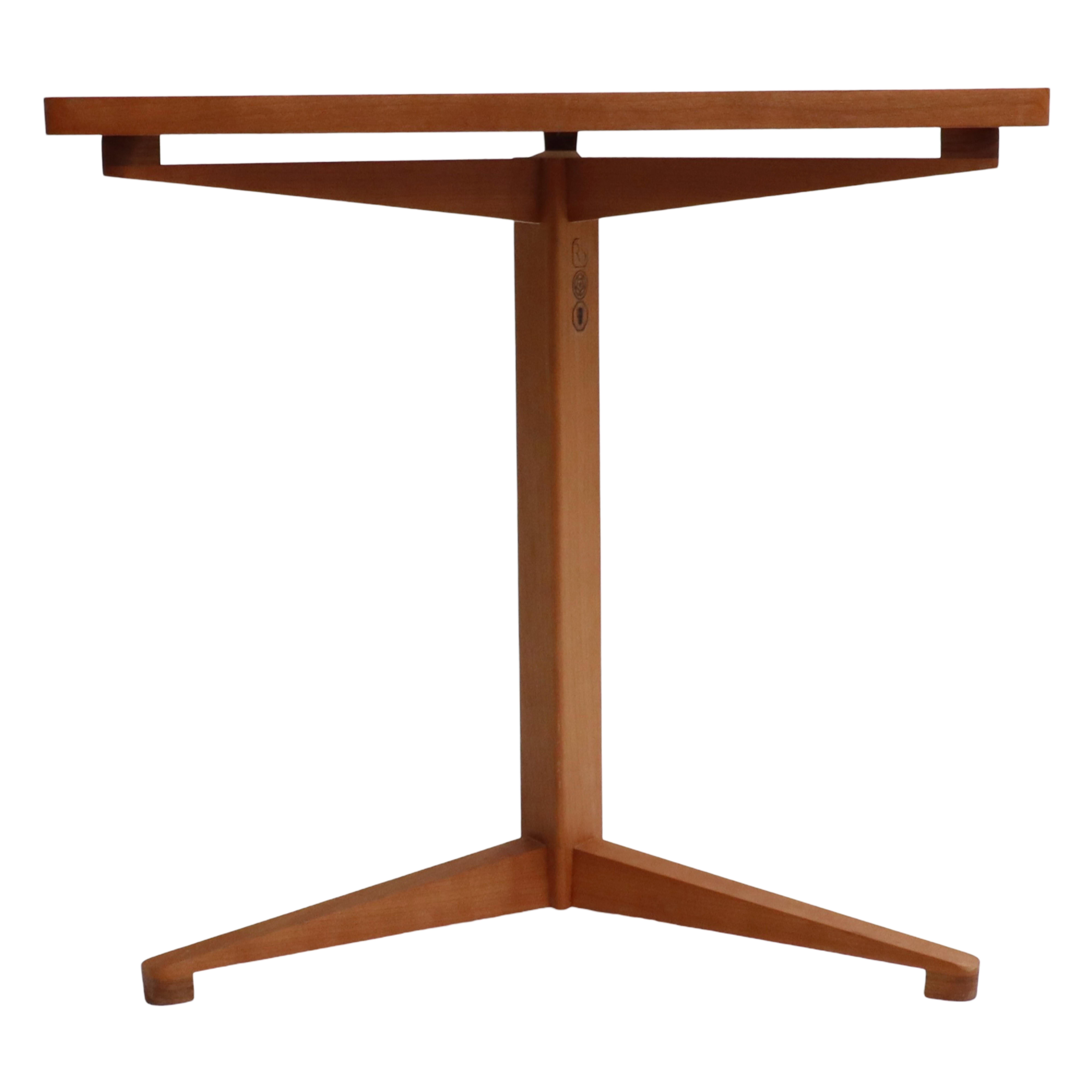 Mesa auxiliar con pedestal Triform de cerezo Británico en venta