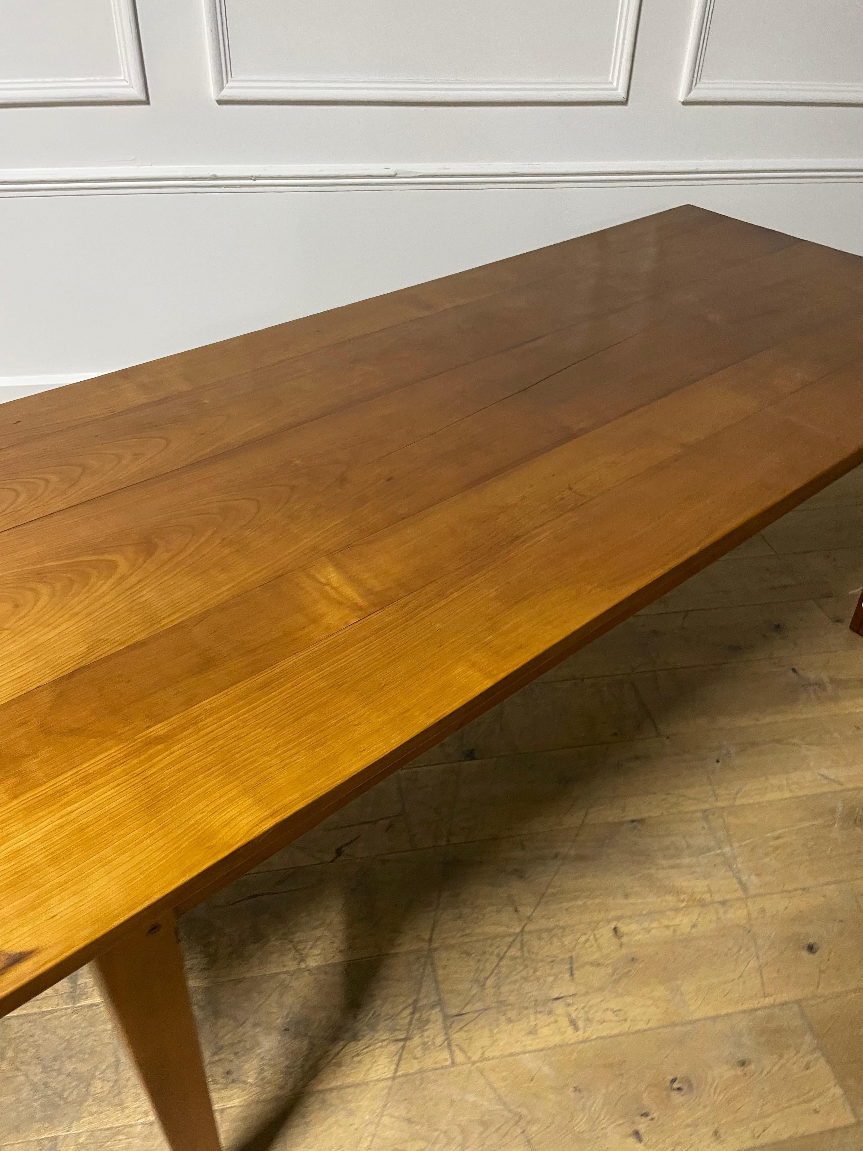Fin du XIXe siècle Table de ferme en bois de cerisier 2m avec Slide à pain en vente