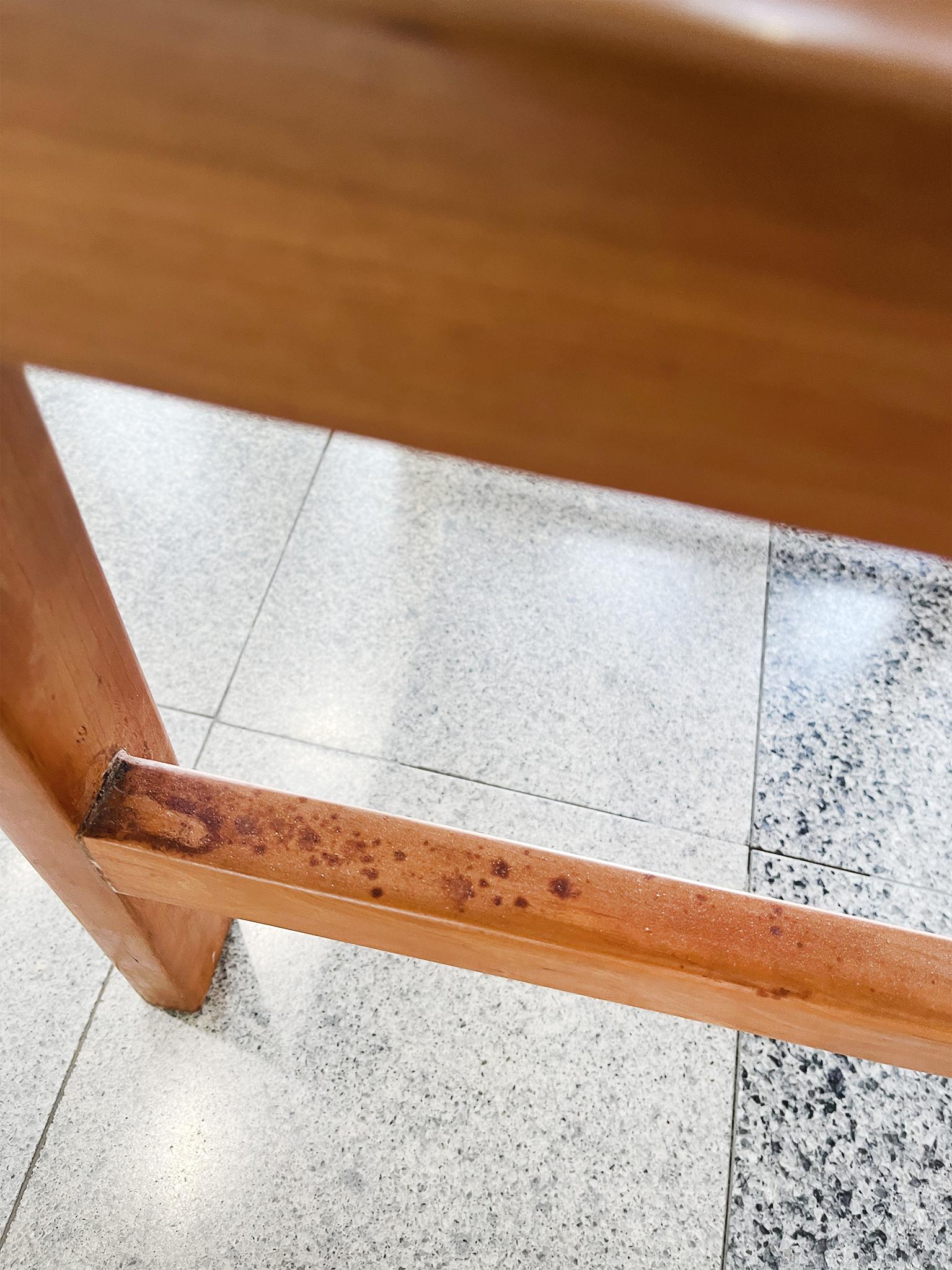 Paire de fauteuils de bibliothèque en merisier dans le style de Frank Lloyd Wright en vente 4