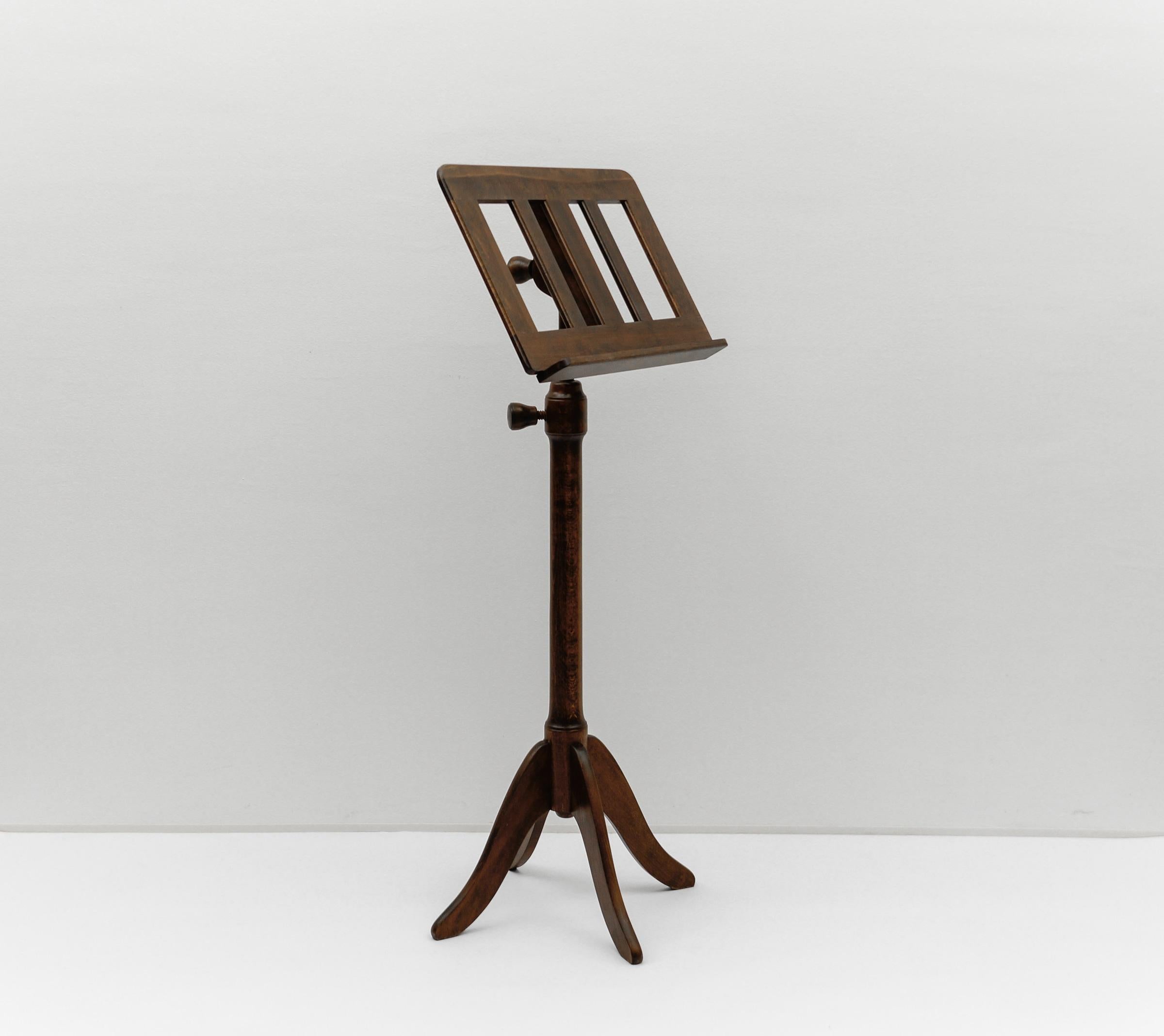 Height adjustable from 117-151cm. The shelf is 50cm x 33cm.