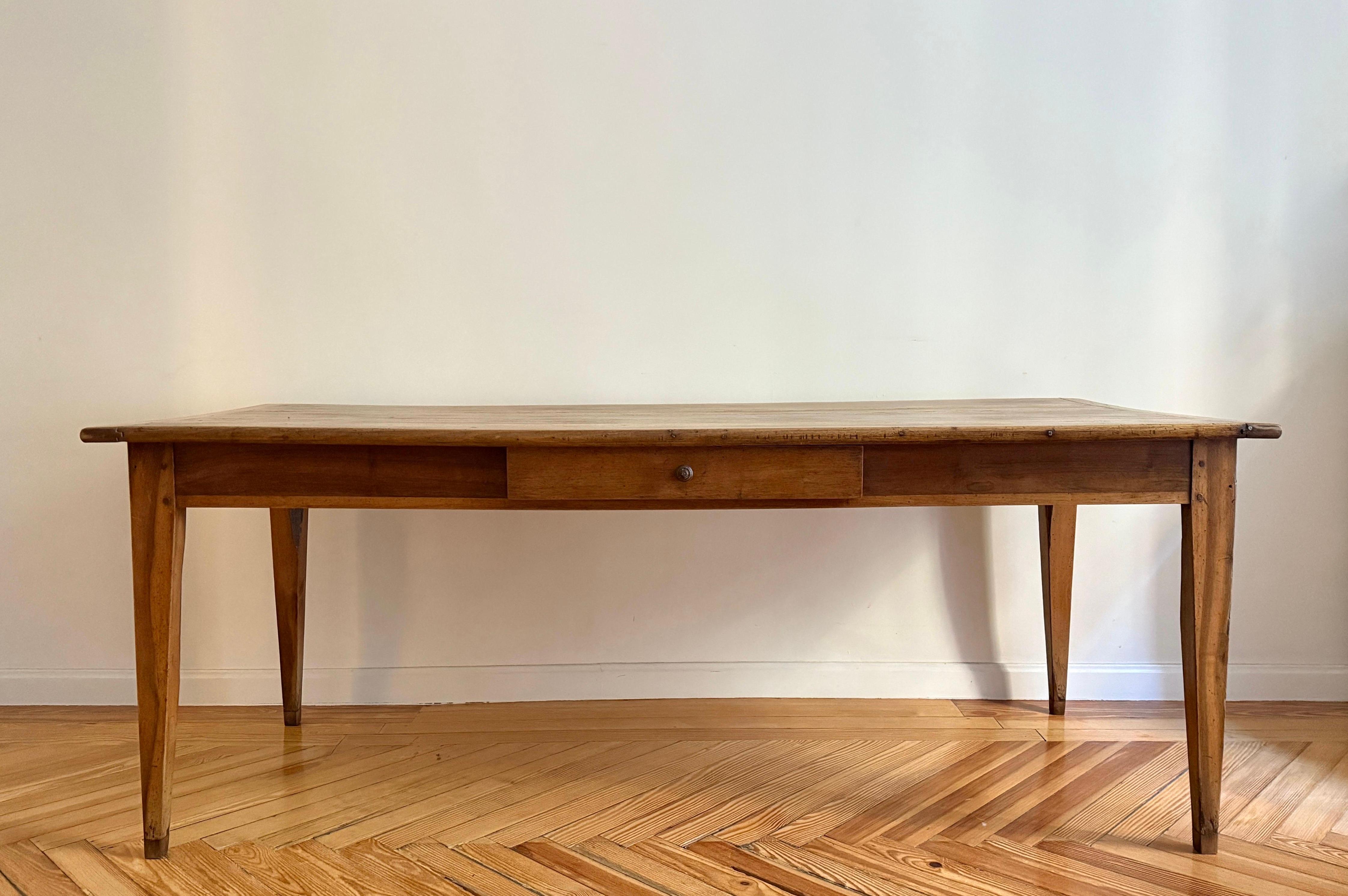 Mesa de madera de cerezo siglo XIX Francés en venta