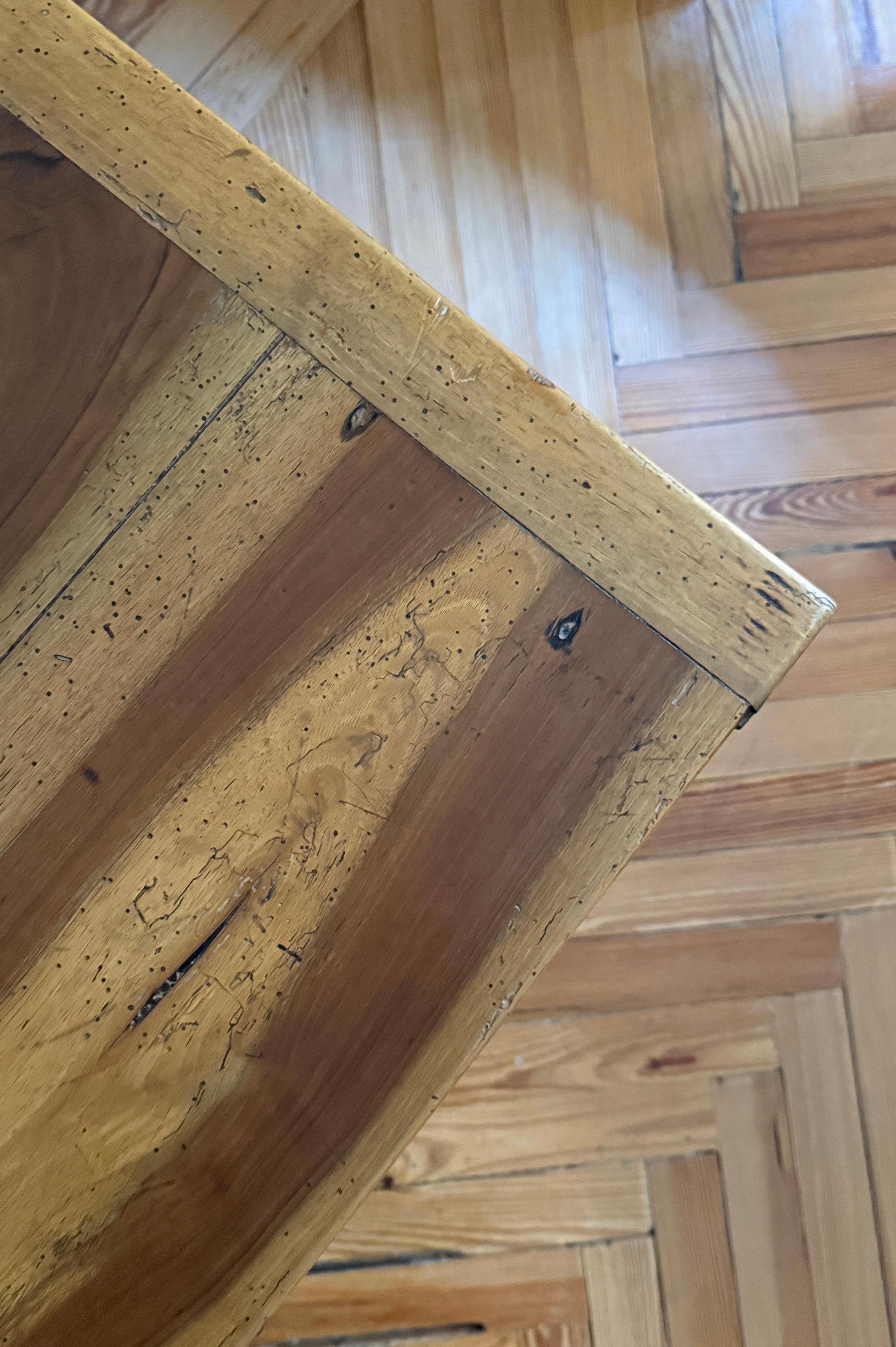 Mesa de madera de cerezo siglo XIX en venta 4