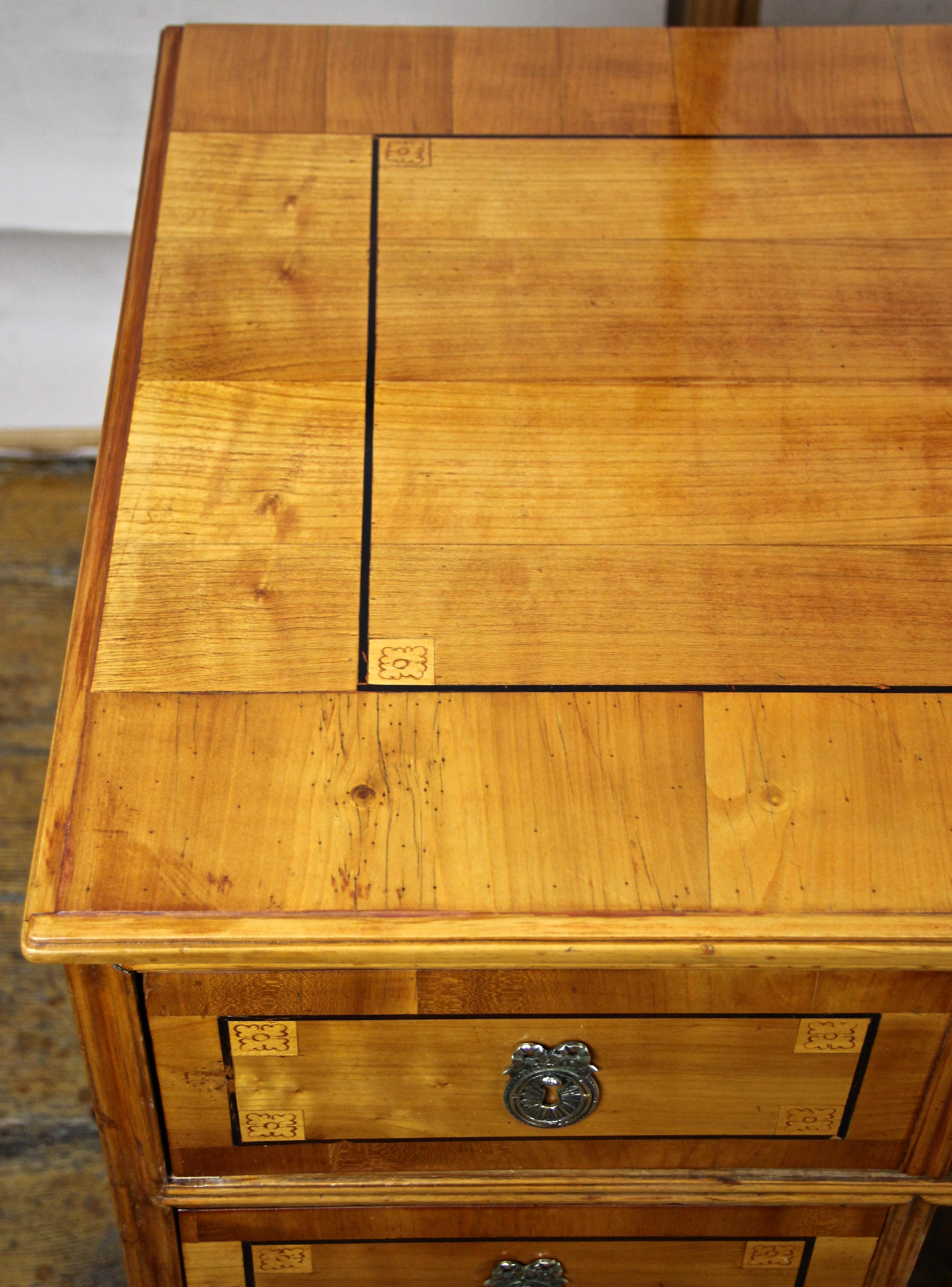 Cherry Wood Writing Desk with Kneehole Late 18th Century, Austria, circa 1790 For Sale 6