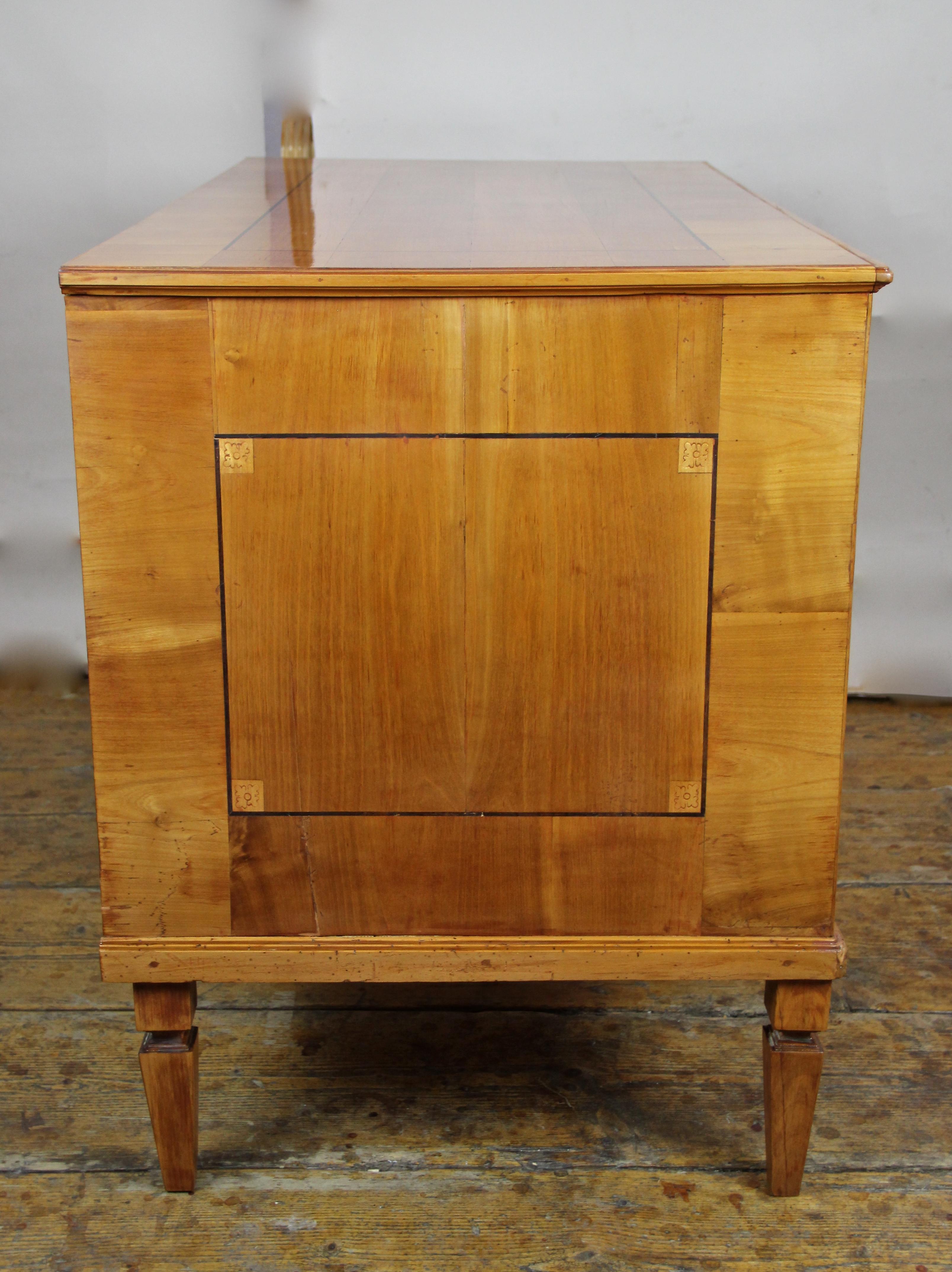 Cherry Wood Writing Desk with Kneehole Late 18th Century, Austria, circa 1790 For Sale 7