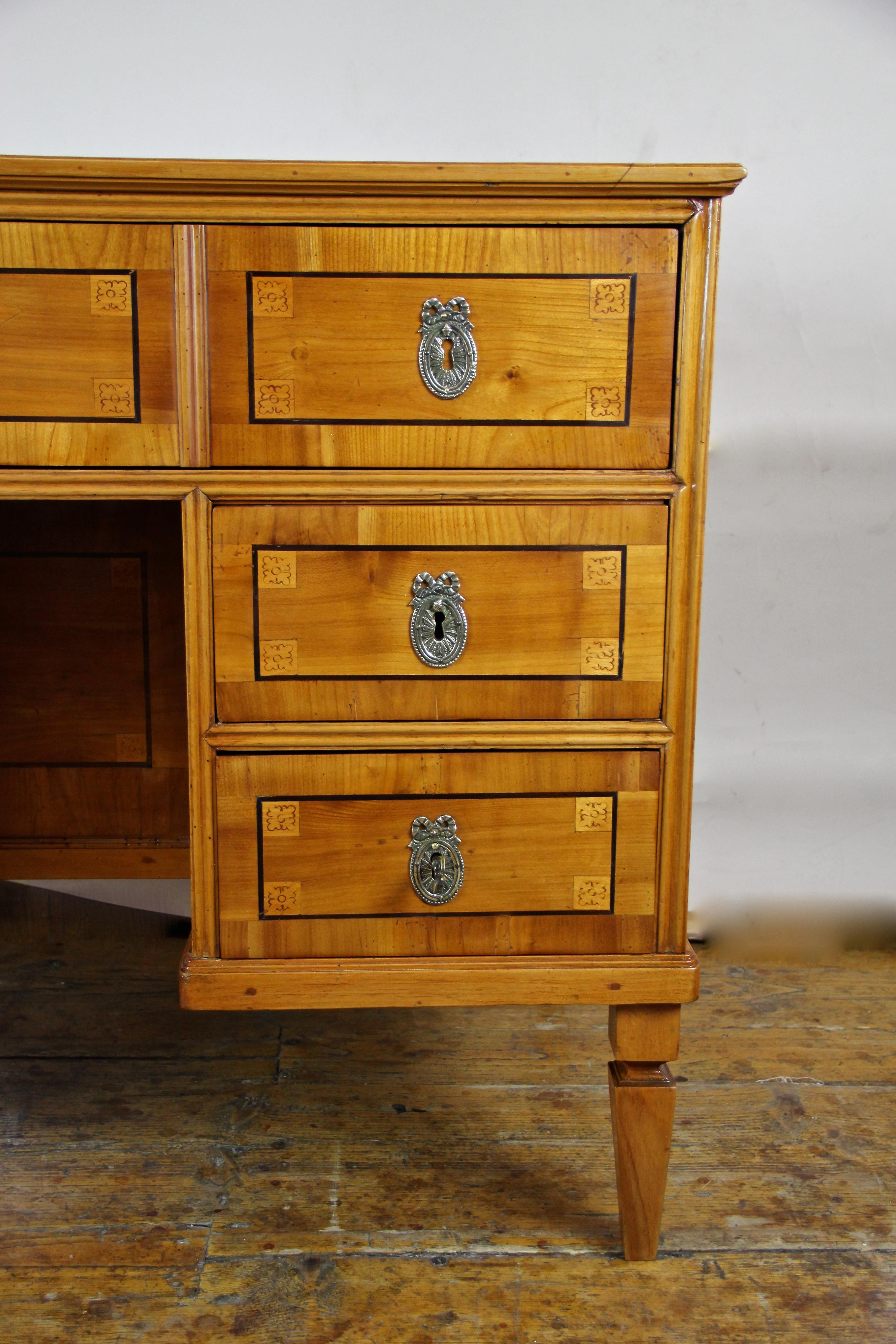 Austrian Cherry Wood Writing Desk with Kneehole Late 18th Century, Austria, circa 1790 For Sale