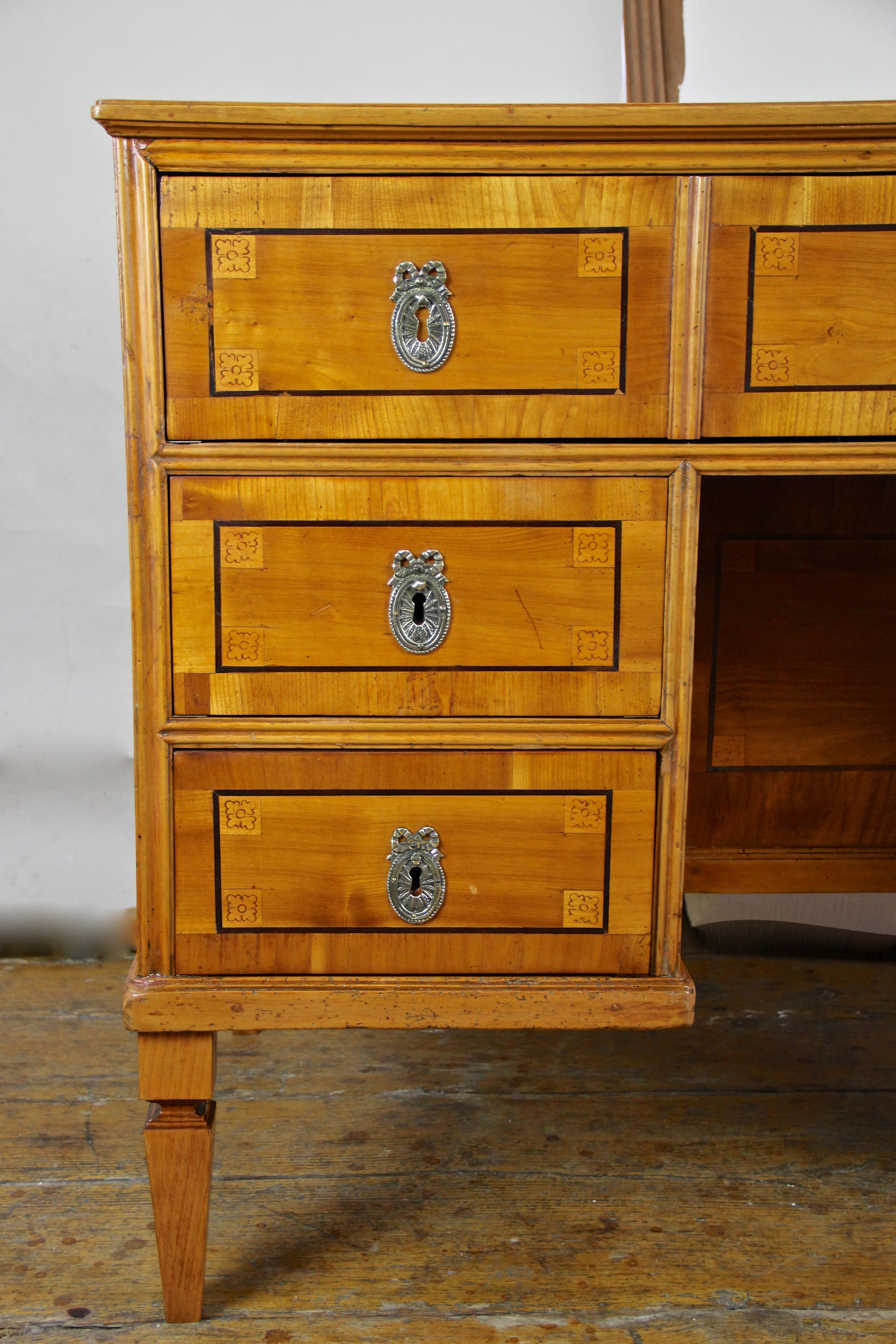 Brass Cherry Wood Writing Desk with Kneehole Late 18th Century, Austria, circa 1790