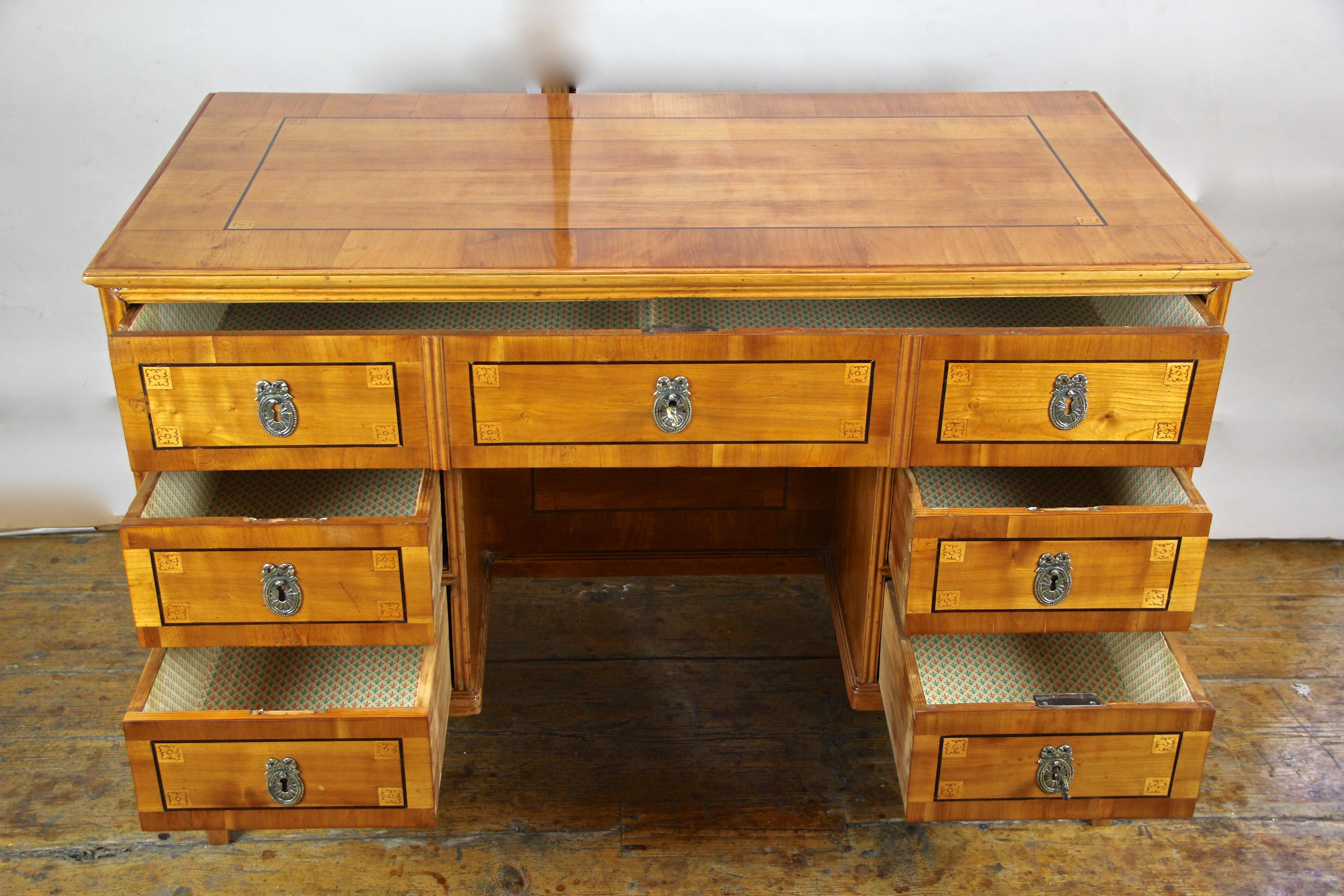 Cherry Wood Writing Desk with Kneehole Late 18th Century, Austria, circa 1790 1