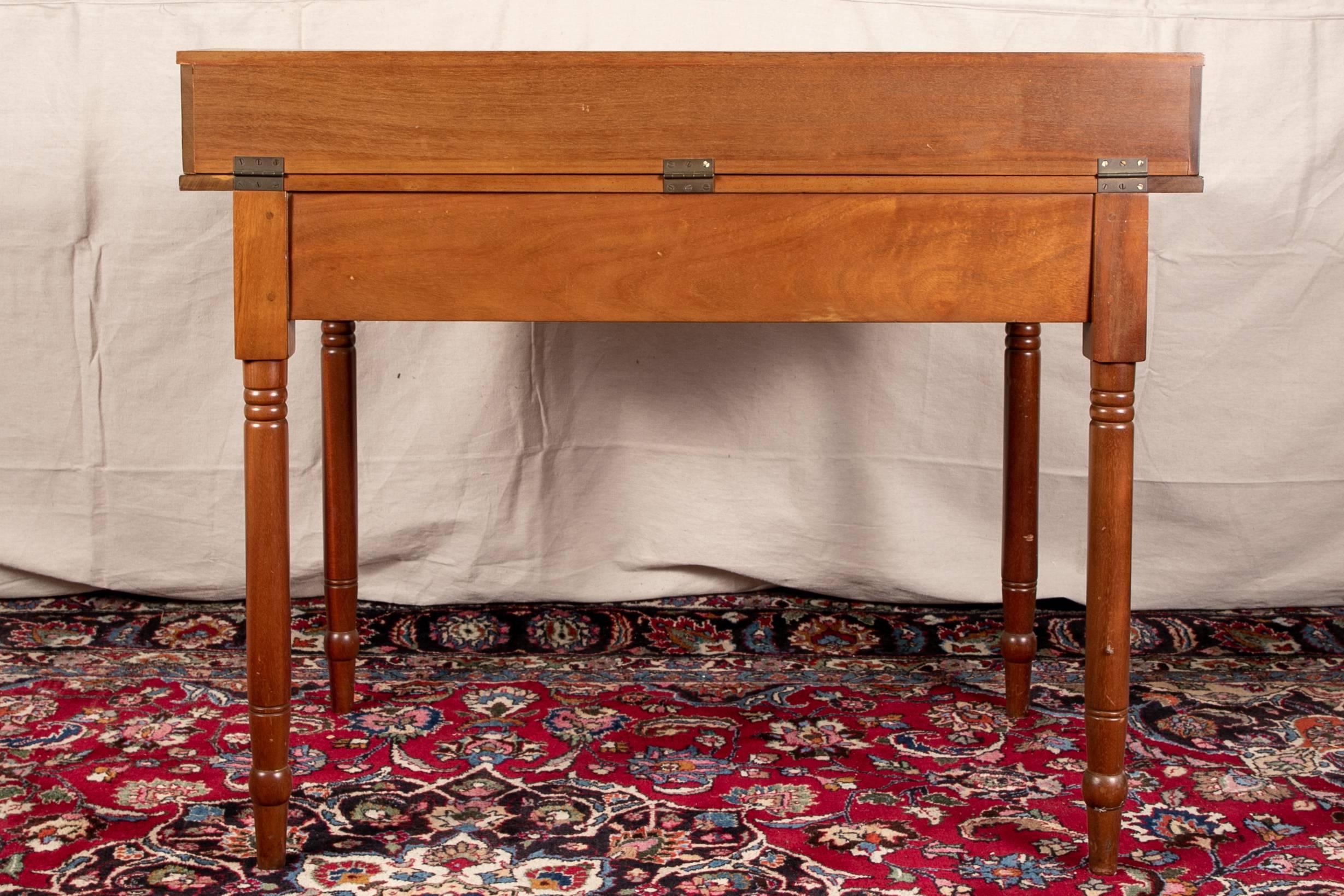 Cherry Writing Desk by Tradition House, Hanover, Pennsylvania In Good Condition In Bridgeport, CT