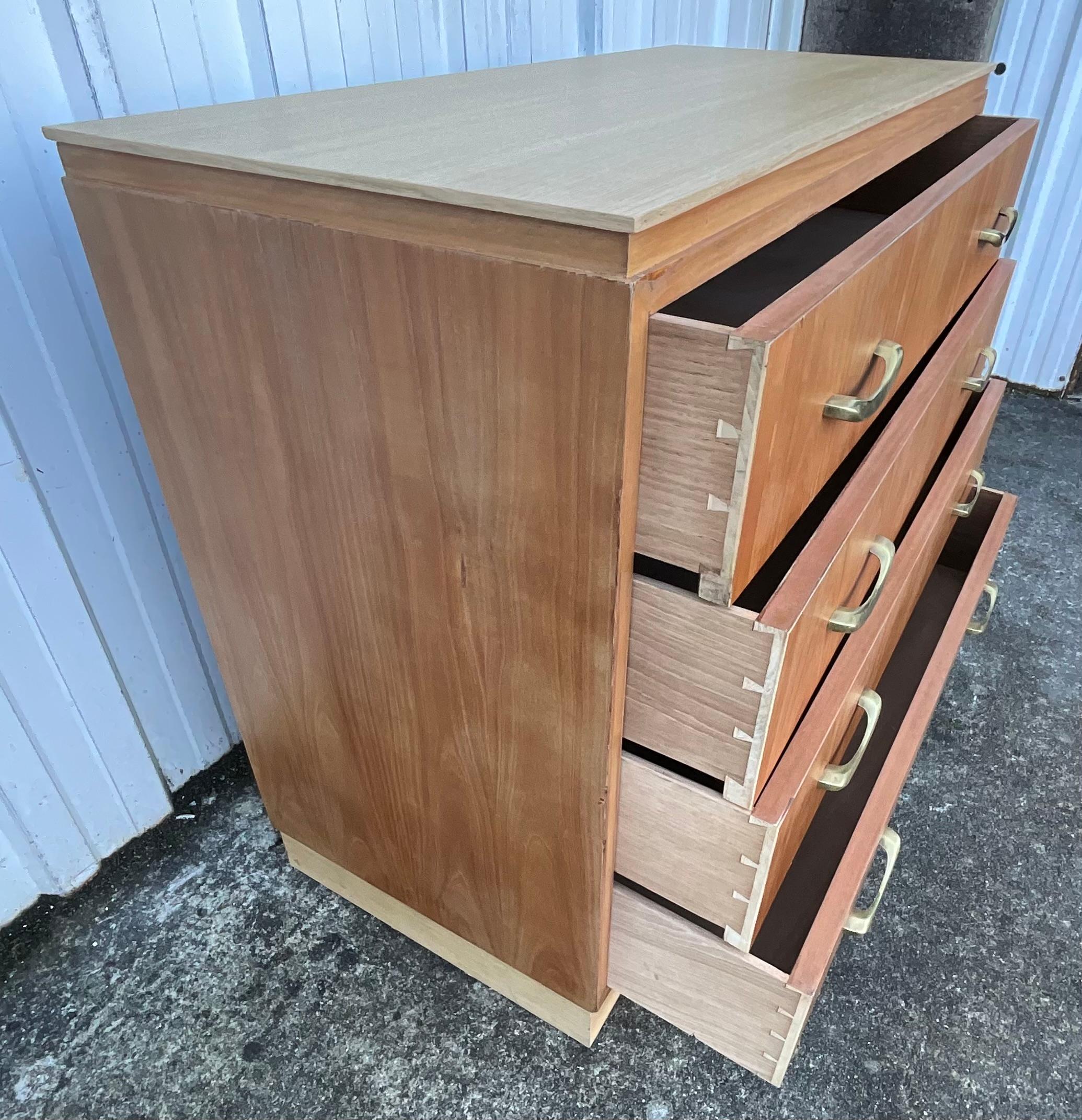 Legno di alberi da frutto Cassettiera in ciliegio in stile Art Déco, metà del XX secolo in vendita