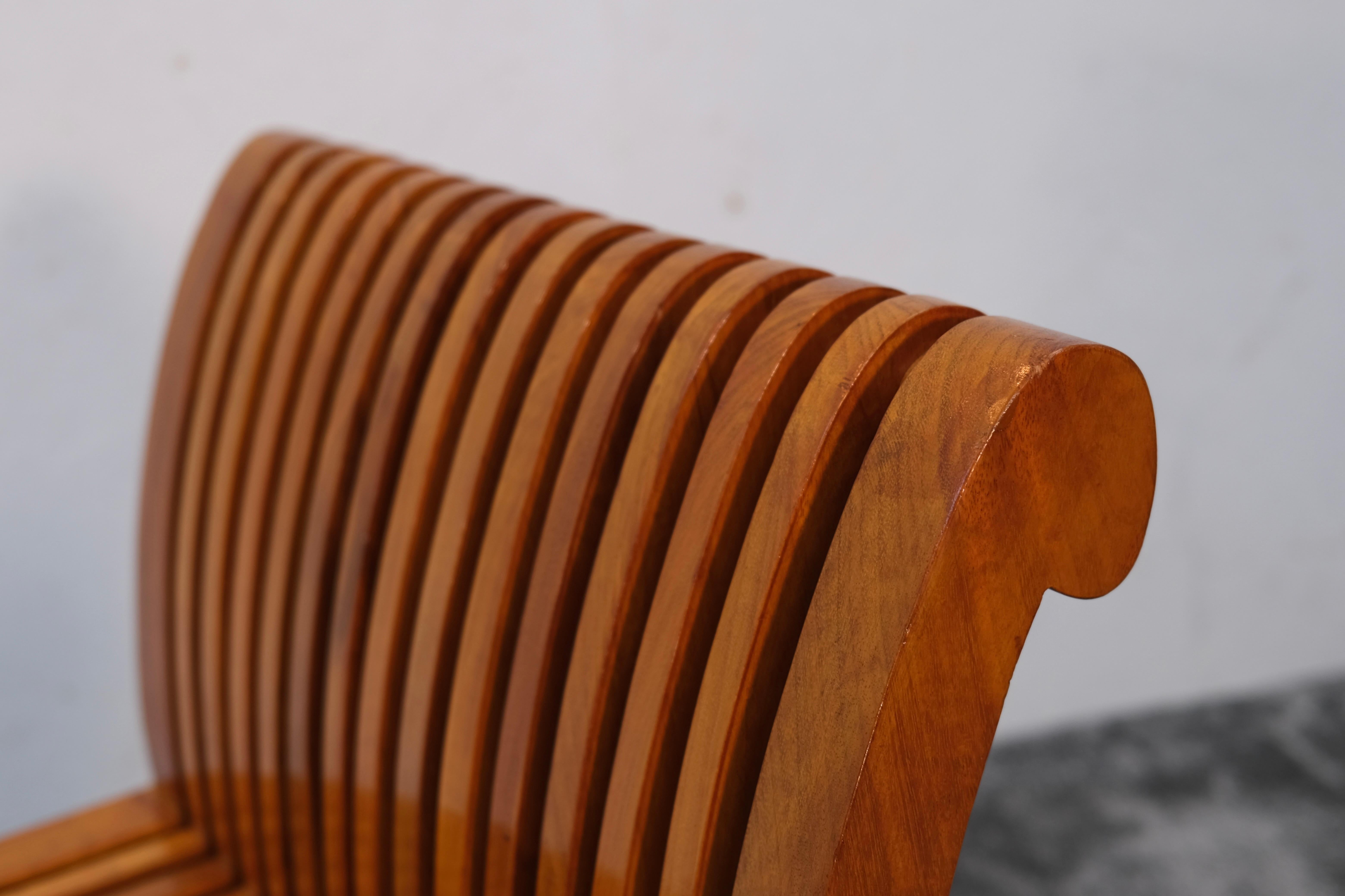 20ième siècle Banc en merisier des années 1990 aux lignes fluides et organiques en vente