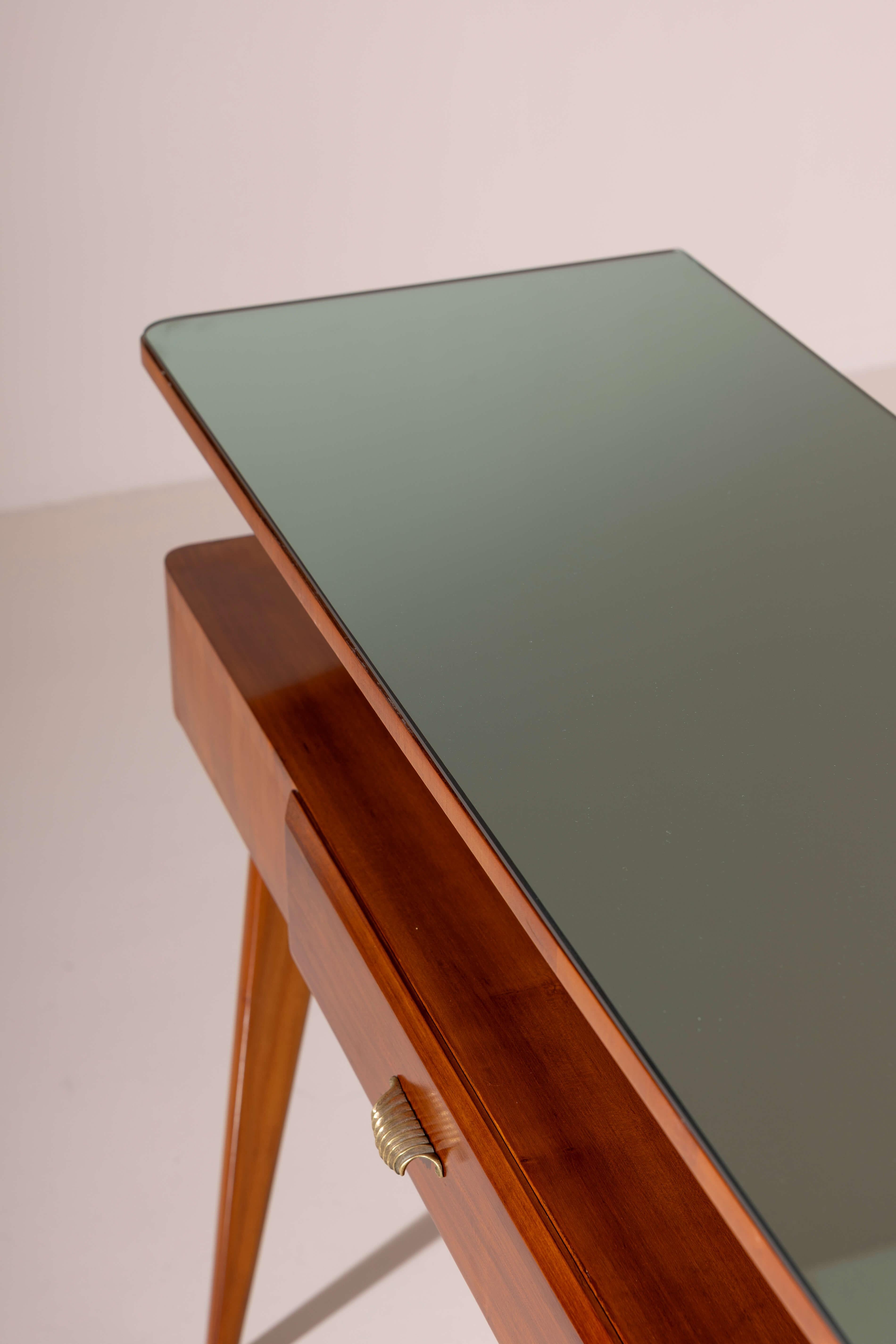 Cherrywood console table with drawer and glass top, Italian manufacture, 1950s For Sale 3