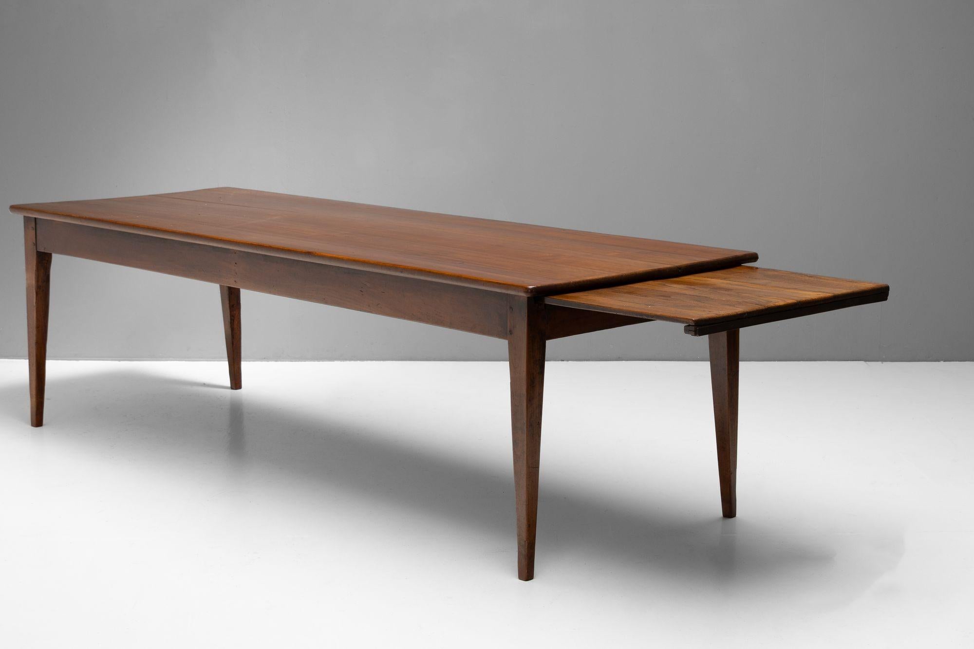 Milieu du XIXe siècle Table de ferme en bois de cerisier en vente