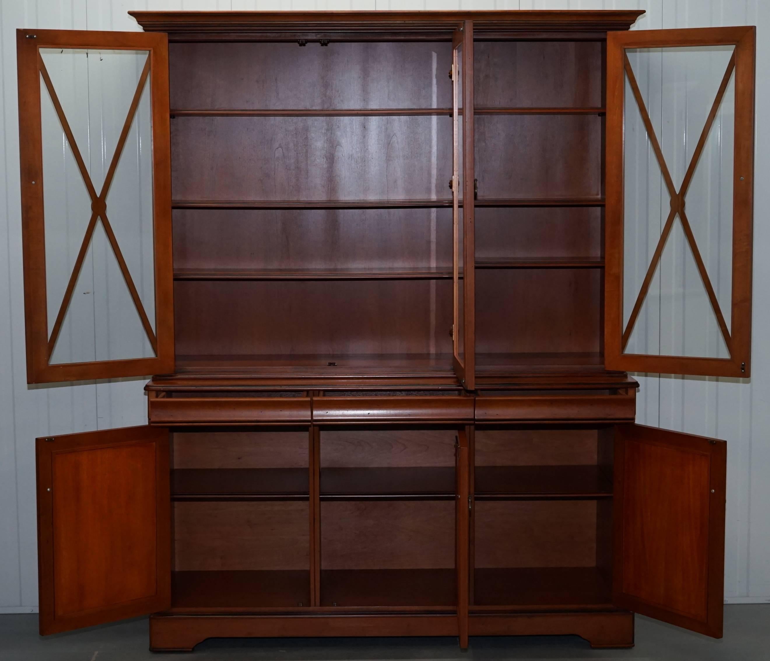 Cherrywood Large Welsh Dresser Display Cabinet Cupboard Bookcase Lots Storage 5