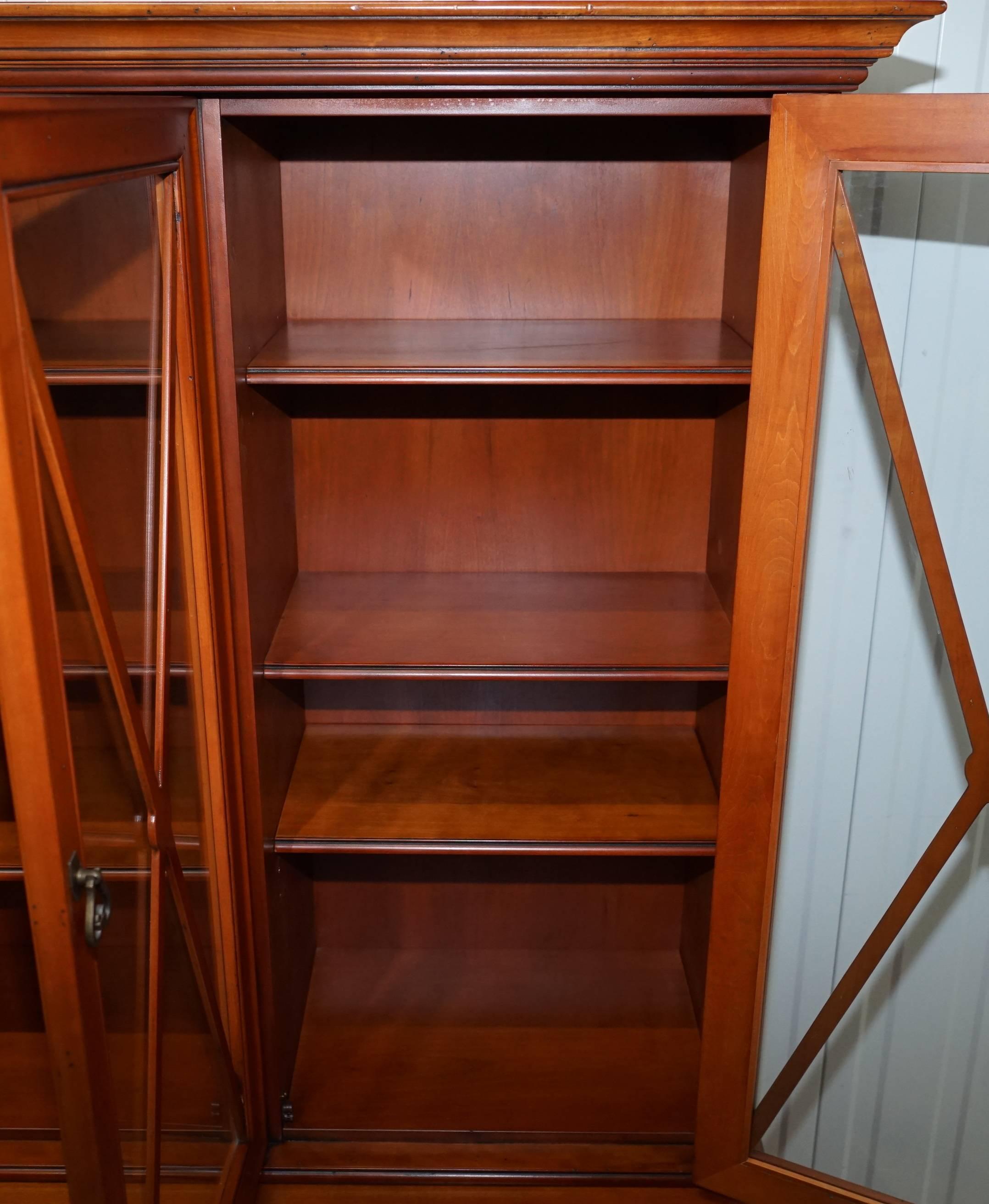Cherrywood Large Welsh Dresser Display Cabinet Cupboard Bookcase Lots Storage 11
