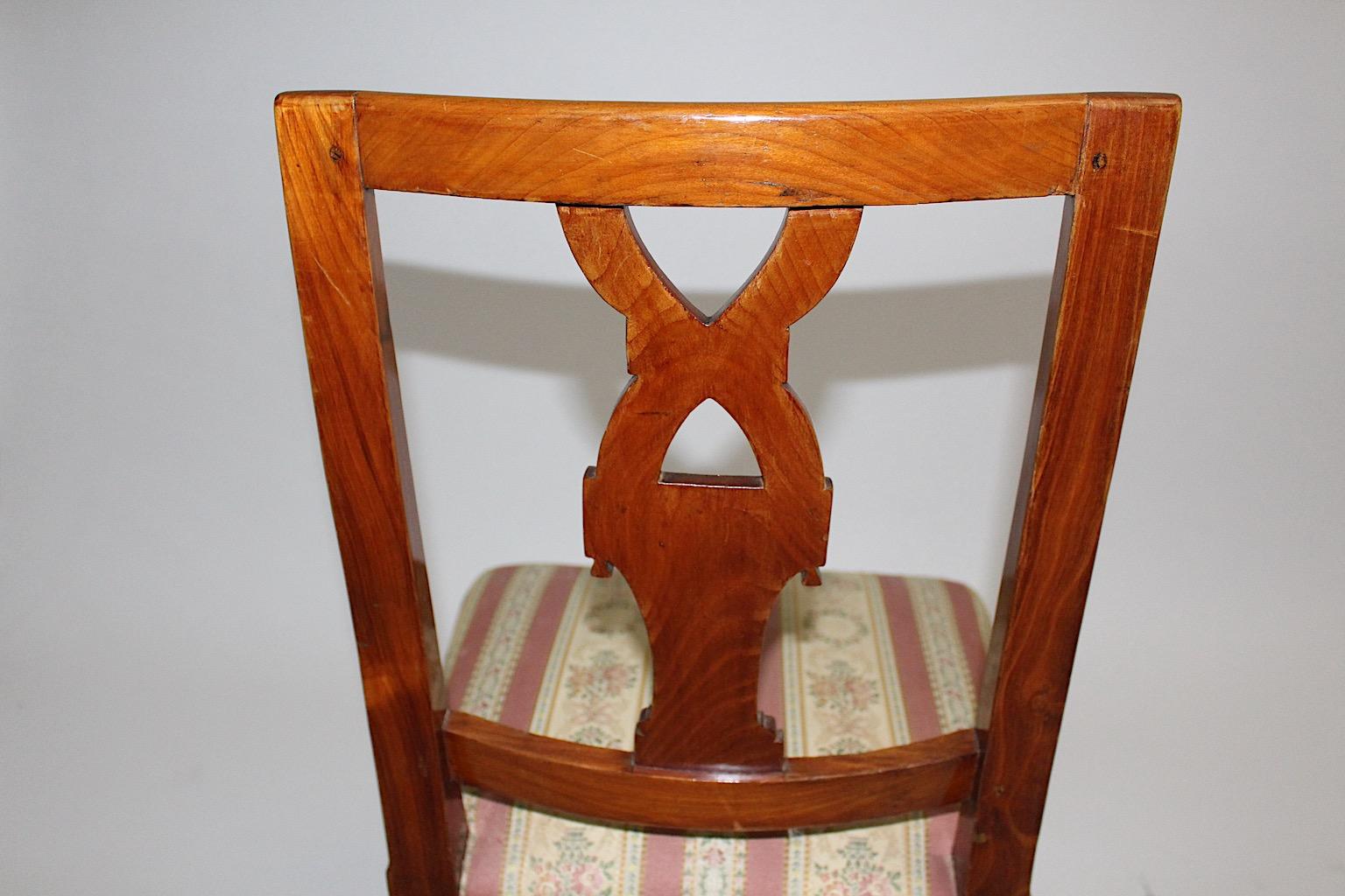 Cherrywood Maple Rustic Side Chair circa 1780 Austria In Good Condition For Sale In Vienna, AT