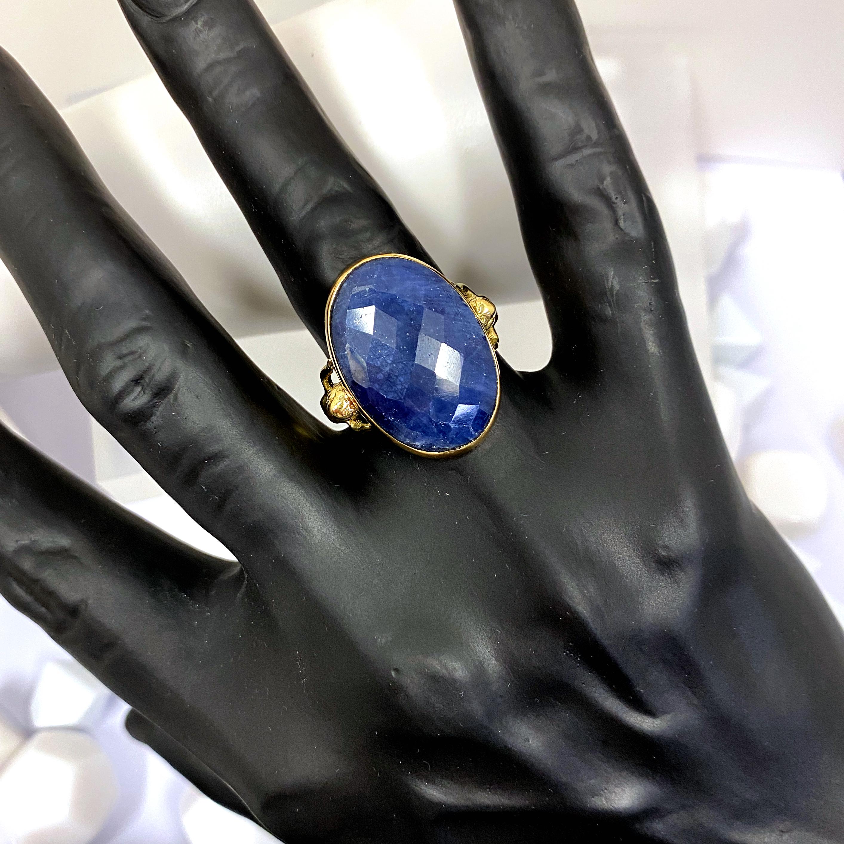 Cherub Figural Solitaire Ring with Rose Cut Sapphire in 18 Karat Yellow Gold For Sale 1
