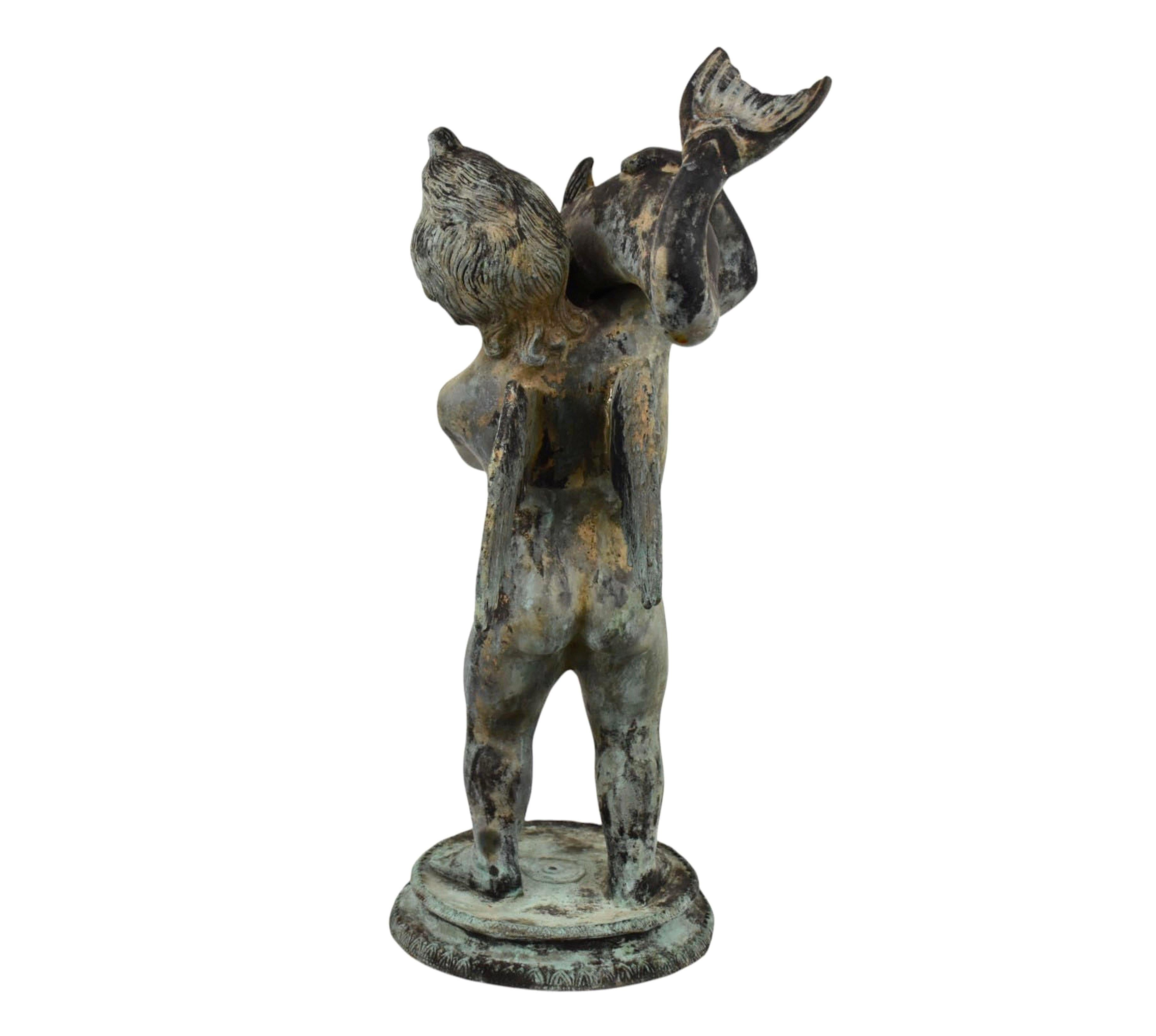 XIX secolo Cherubino che tiene in mano un delfino Fontana di bronzo di Pompei in vendita