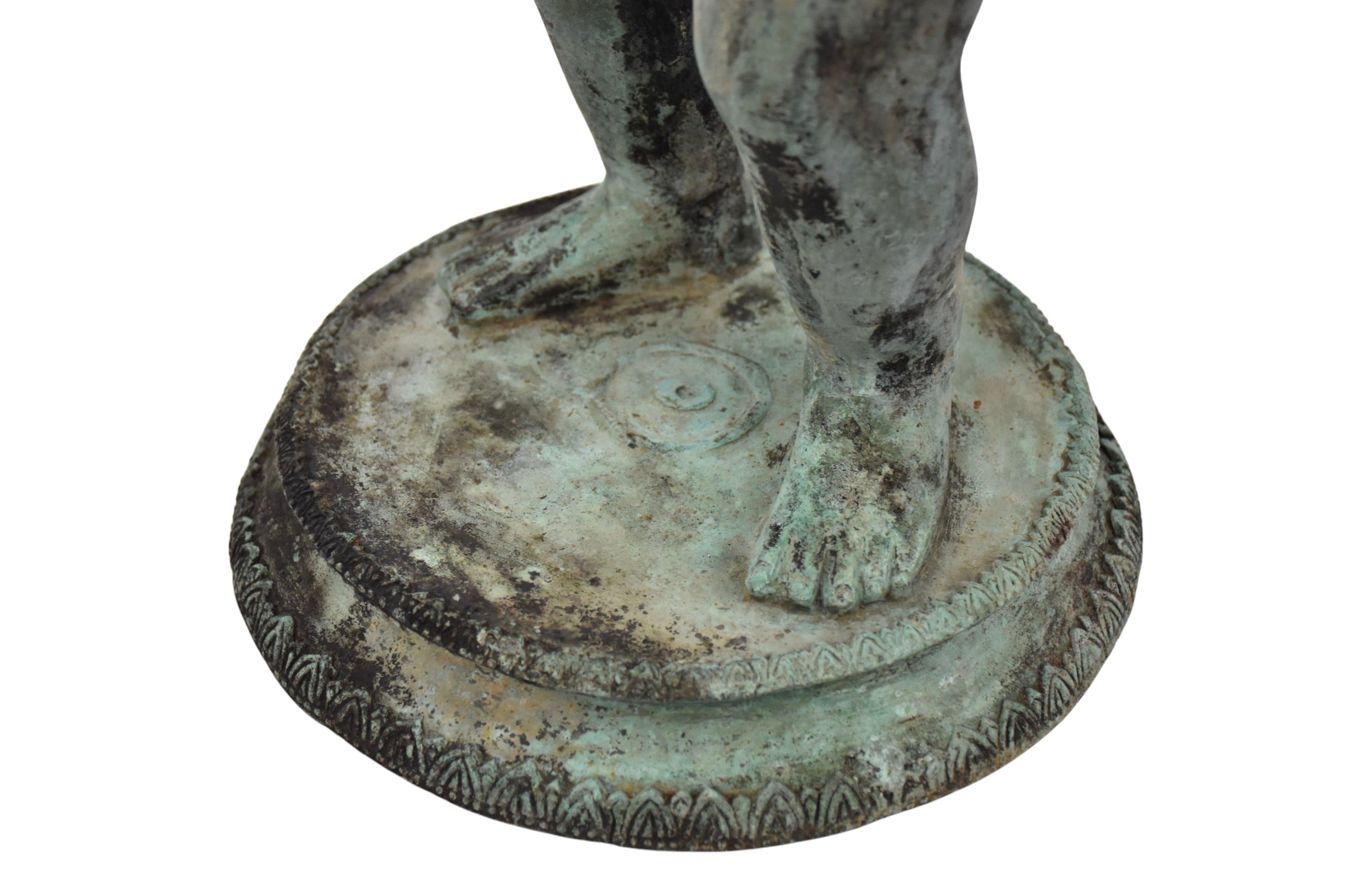 Cherubino che tiene in mano un delfino Fontana di bronzo di Pompei in vendita 1