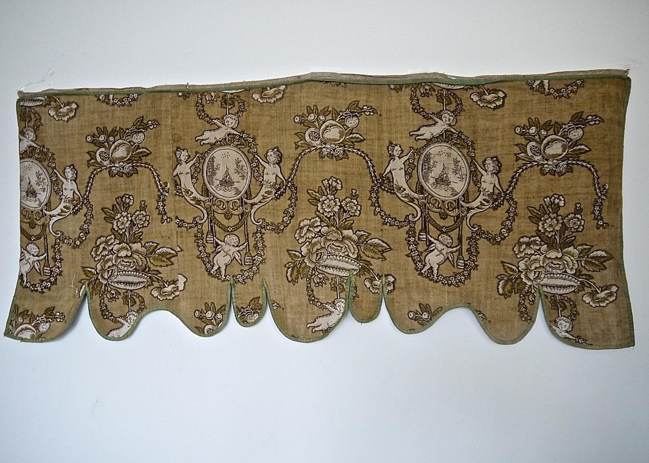 French Toile d'Orange pelmet originally part of a four-poster bed's hangings. Block printed on siamoise, a cotton and linen textile with swagged garlands of flowers and tassels, surrounded by mythical figures and winged cherubs, French, circa 1780s.