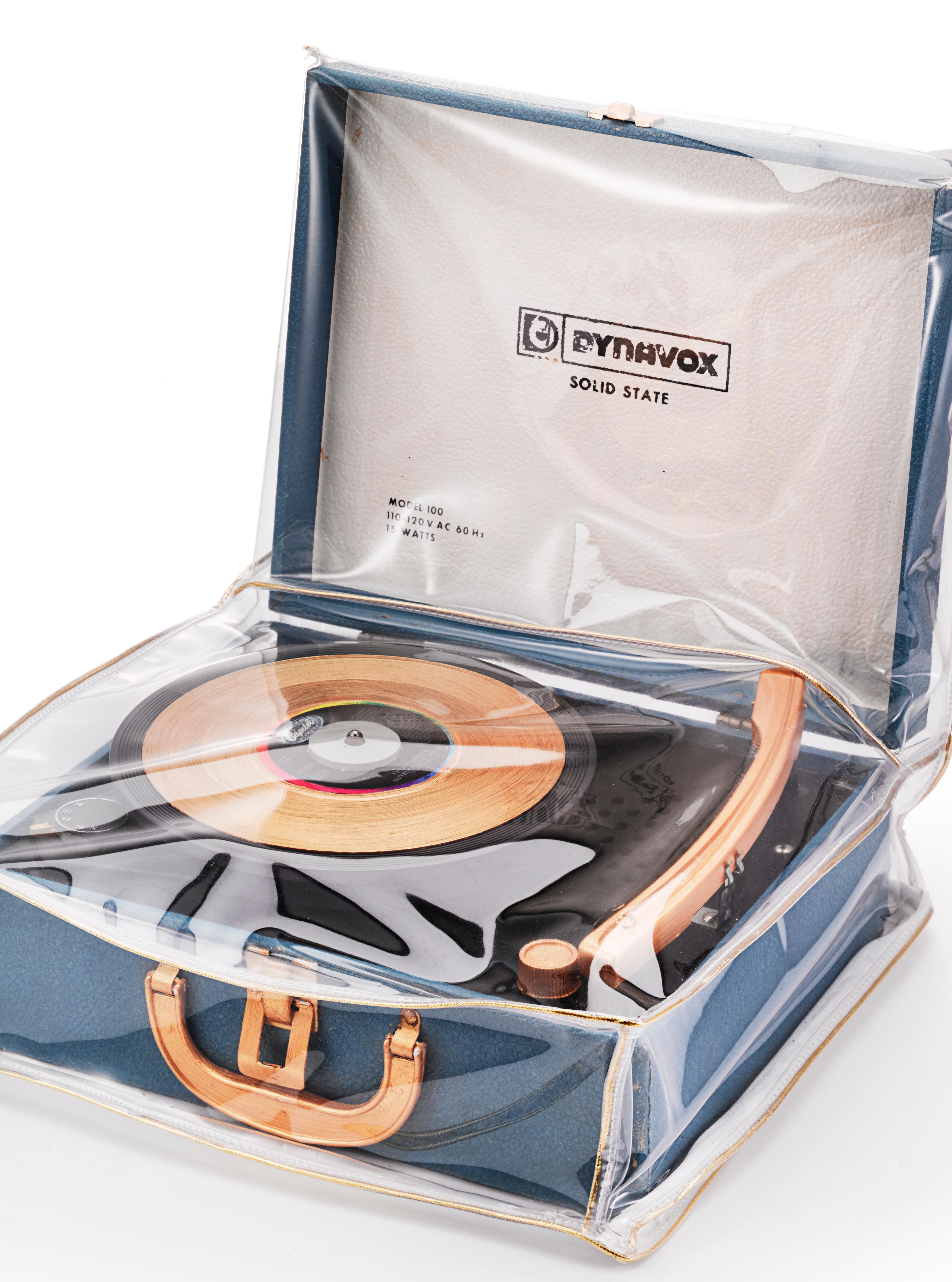 Vintage-Plattenspieler mit maßgefertigtem Vinyl-Slipcover: „ Music To Our Ears“ im Angebot 1