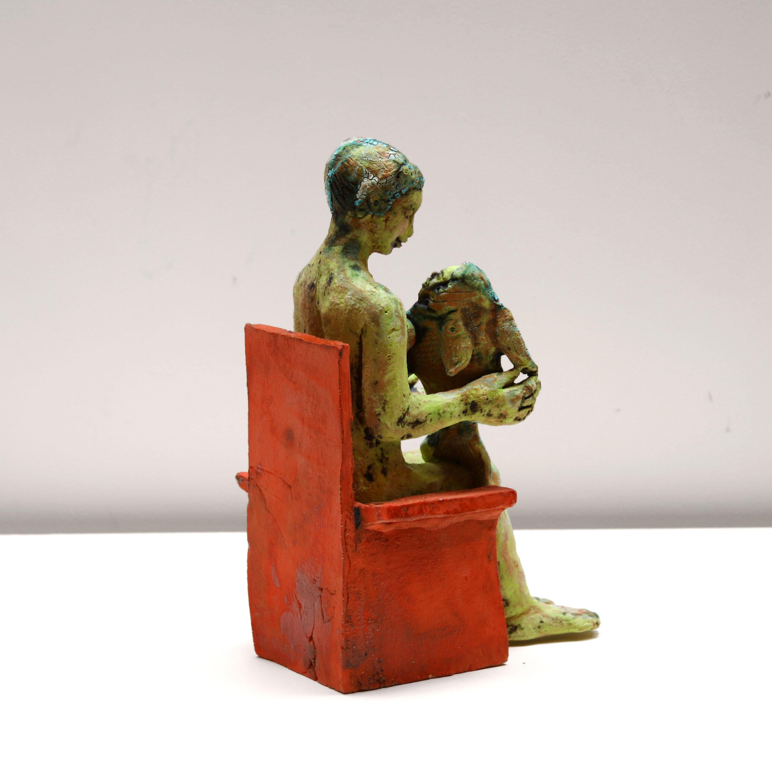 Sculpture surréaliste, « Simonetta » - Beige Figurative Sculpture par Cheryl Tall