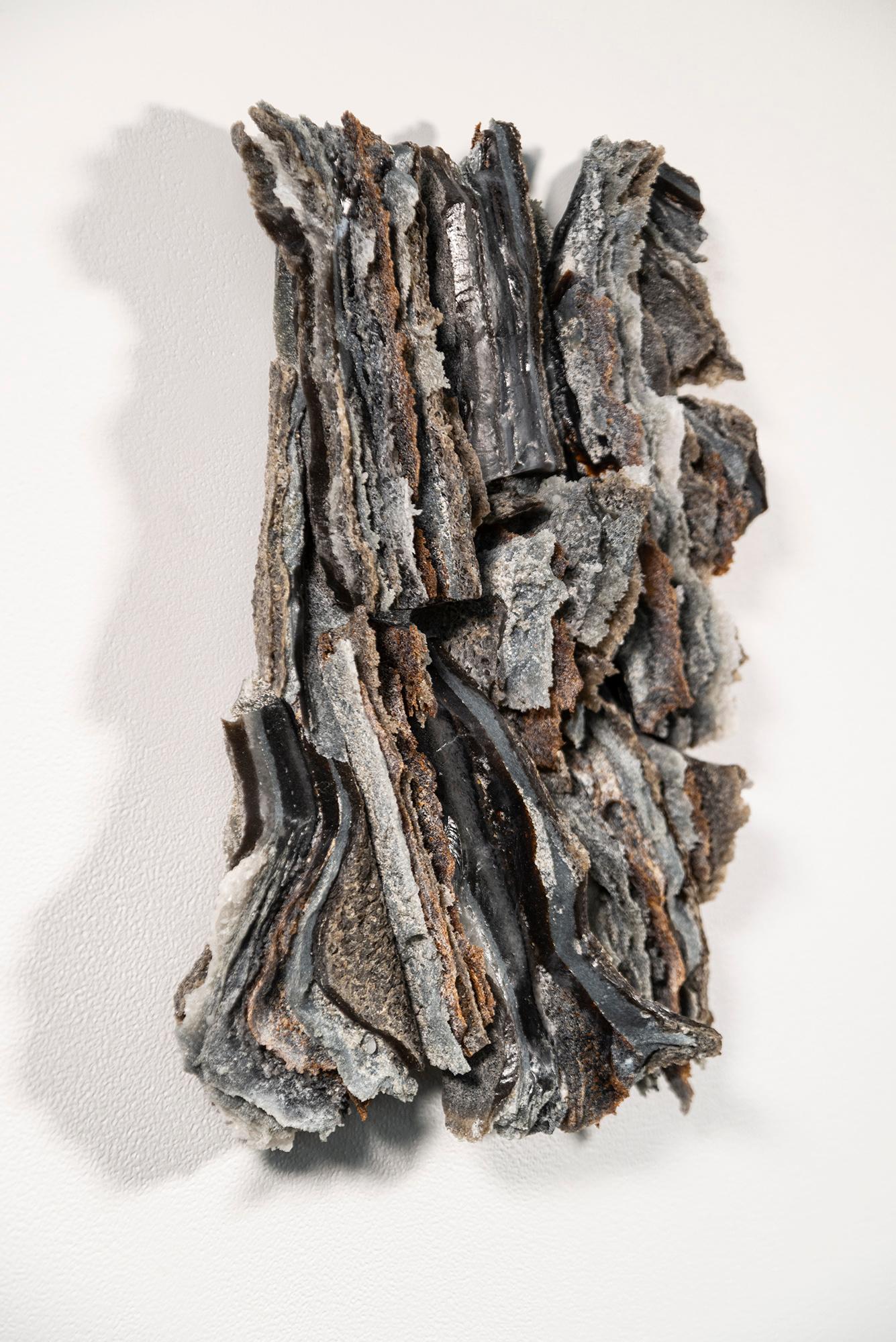 The Bones of the Earth II - zeitgenössisches, geschichtetes Glas, Wandrelief, Skulptur – Sculpture von Cheryl Wilson Smith