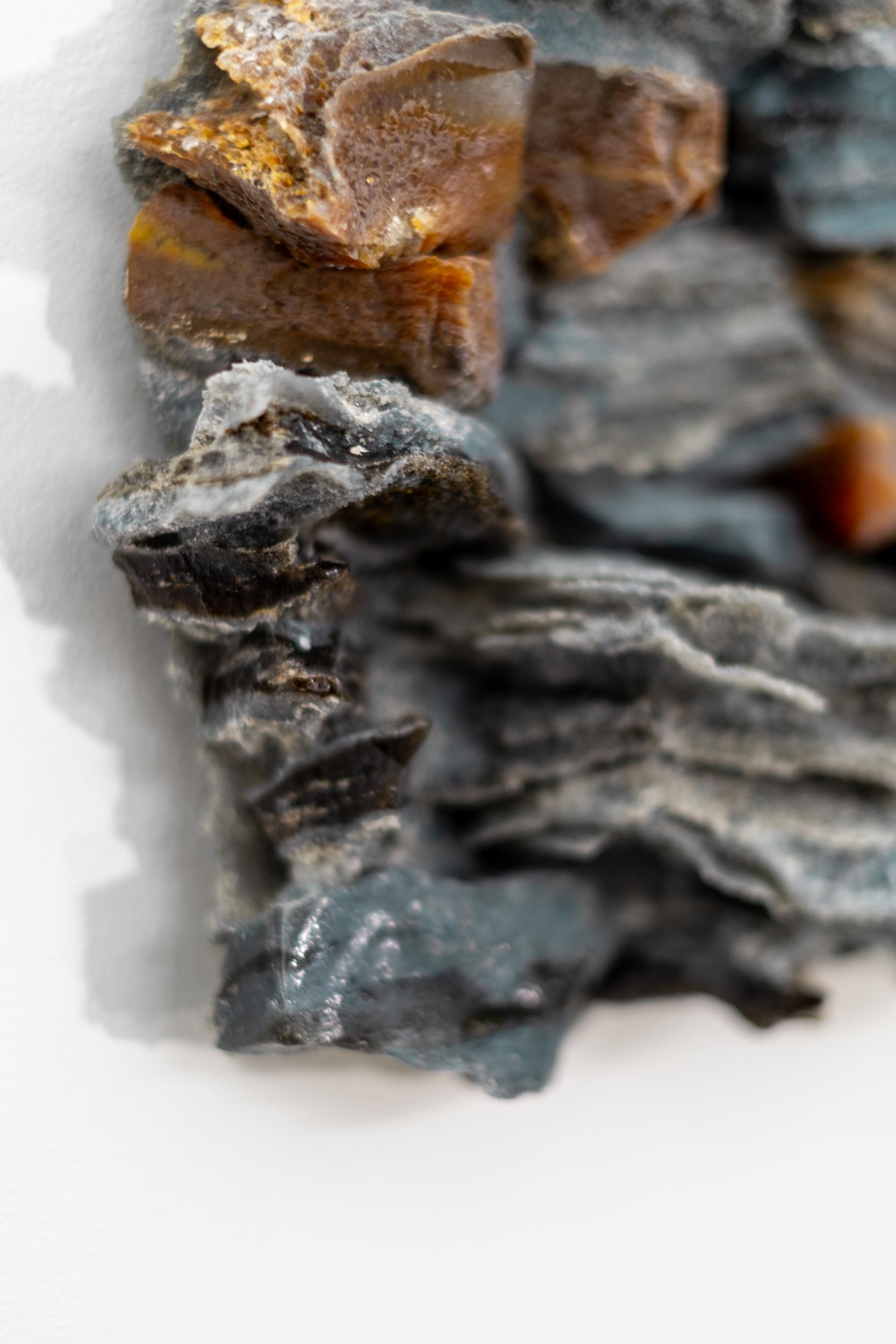 Bones of the Earth III - contemporain, verre stratifié, relief mural, sculpture en vente 5