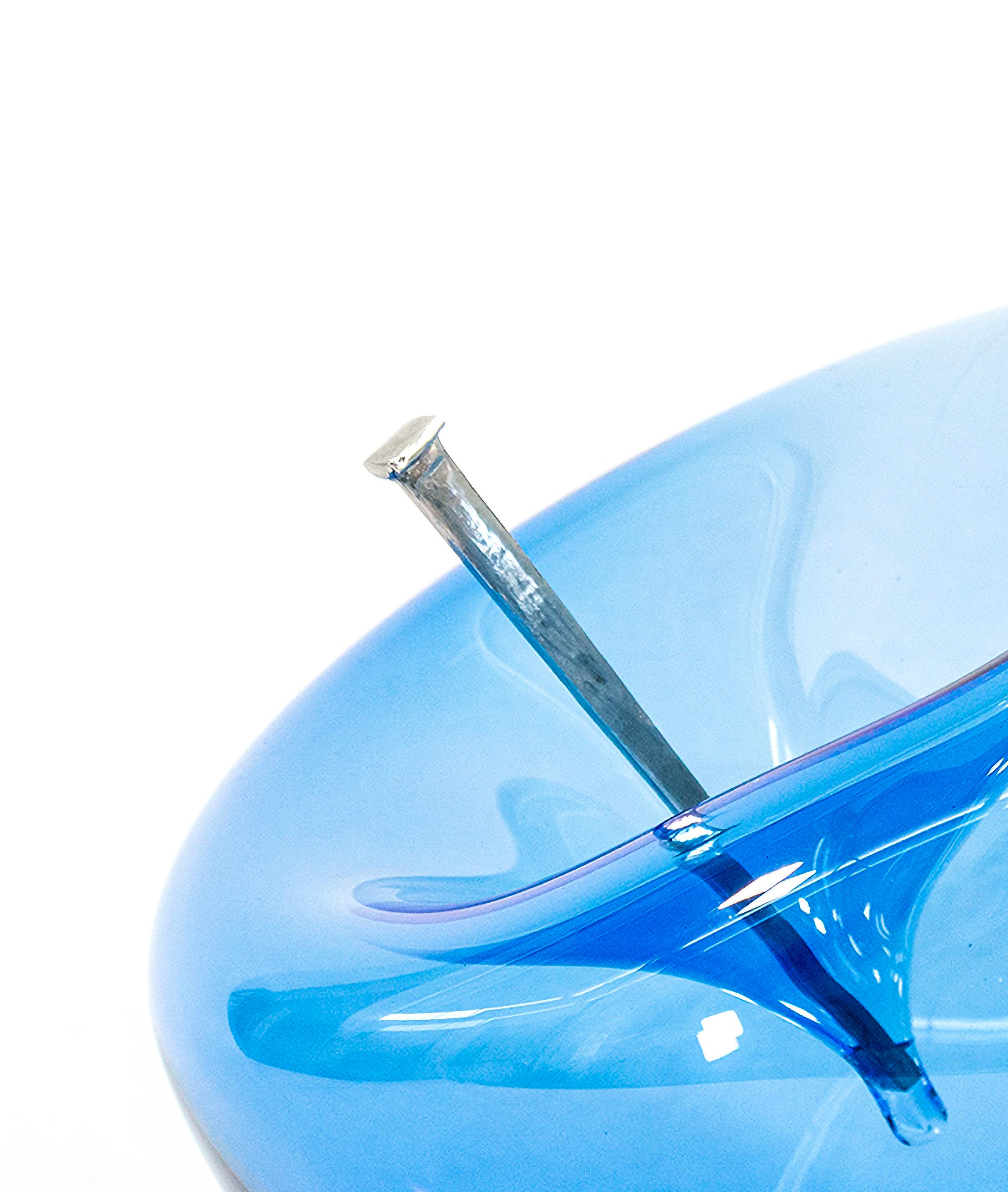 Non lasciare che ti facciano scoppiare la bolla di sapone: Cerulean 1 XL - scultura in vetro contemporanea in vendita 3