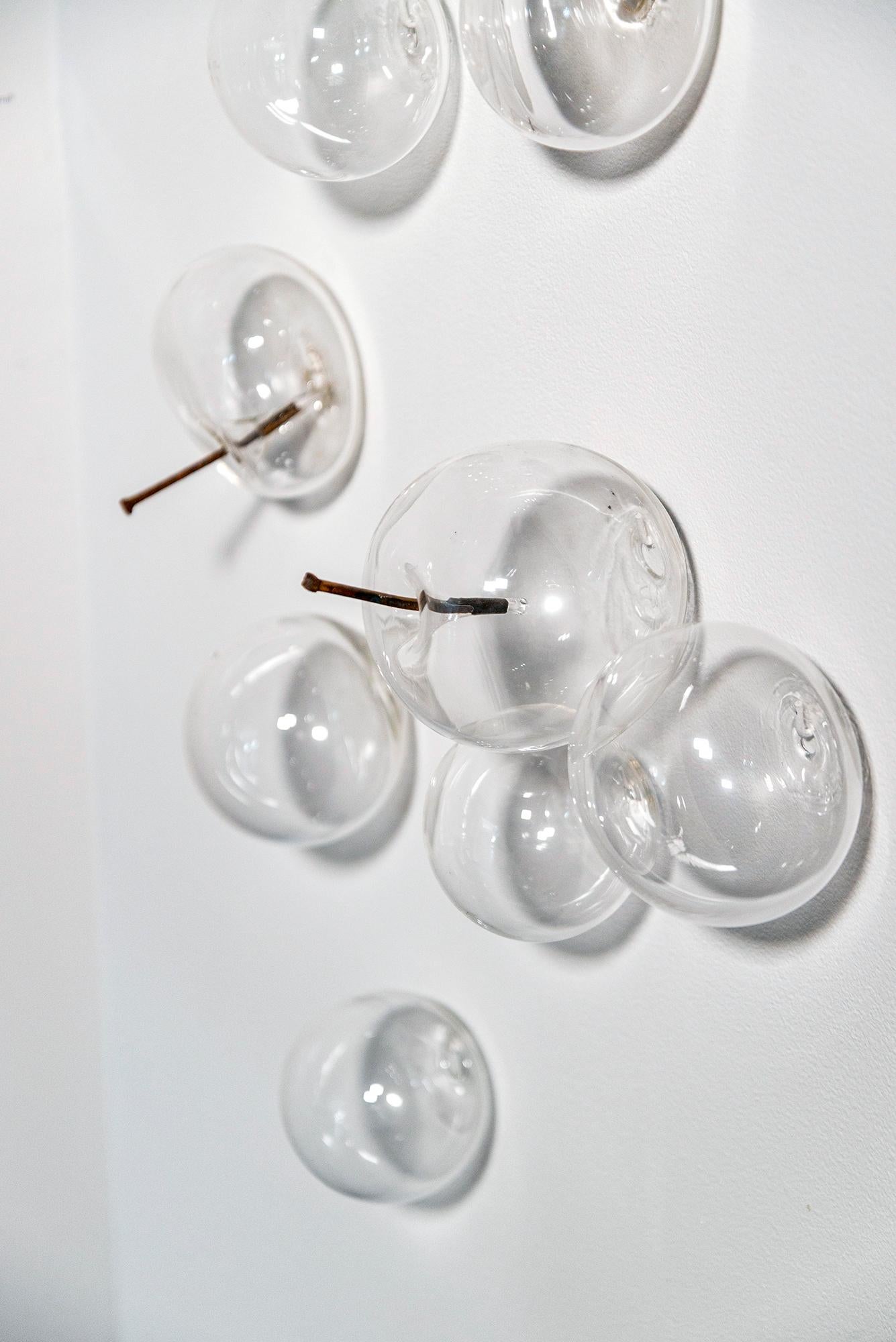 Ne les laissez pas éclater votre bulle : Clear III - sculpture murale contemporaine en verre 7