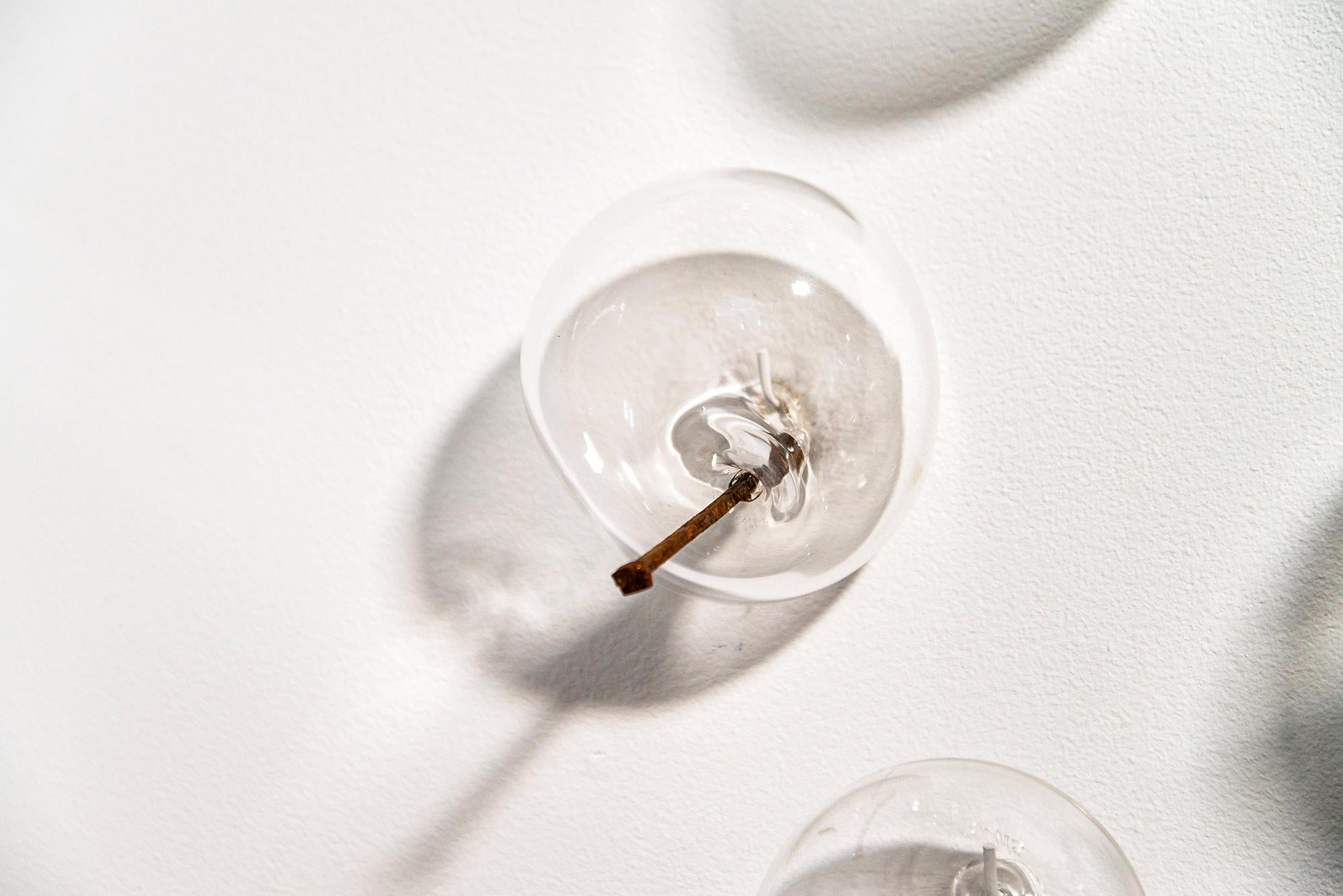 Ne les laissez pas éclater votre bulle : Clear III - sculpture murale contemporaine en verre 4