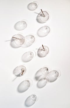 Ne les laissez pas éclater votre bulle : Clear III - sculpture murale contemporaine en verre