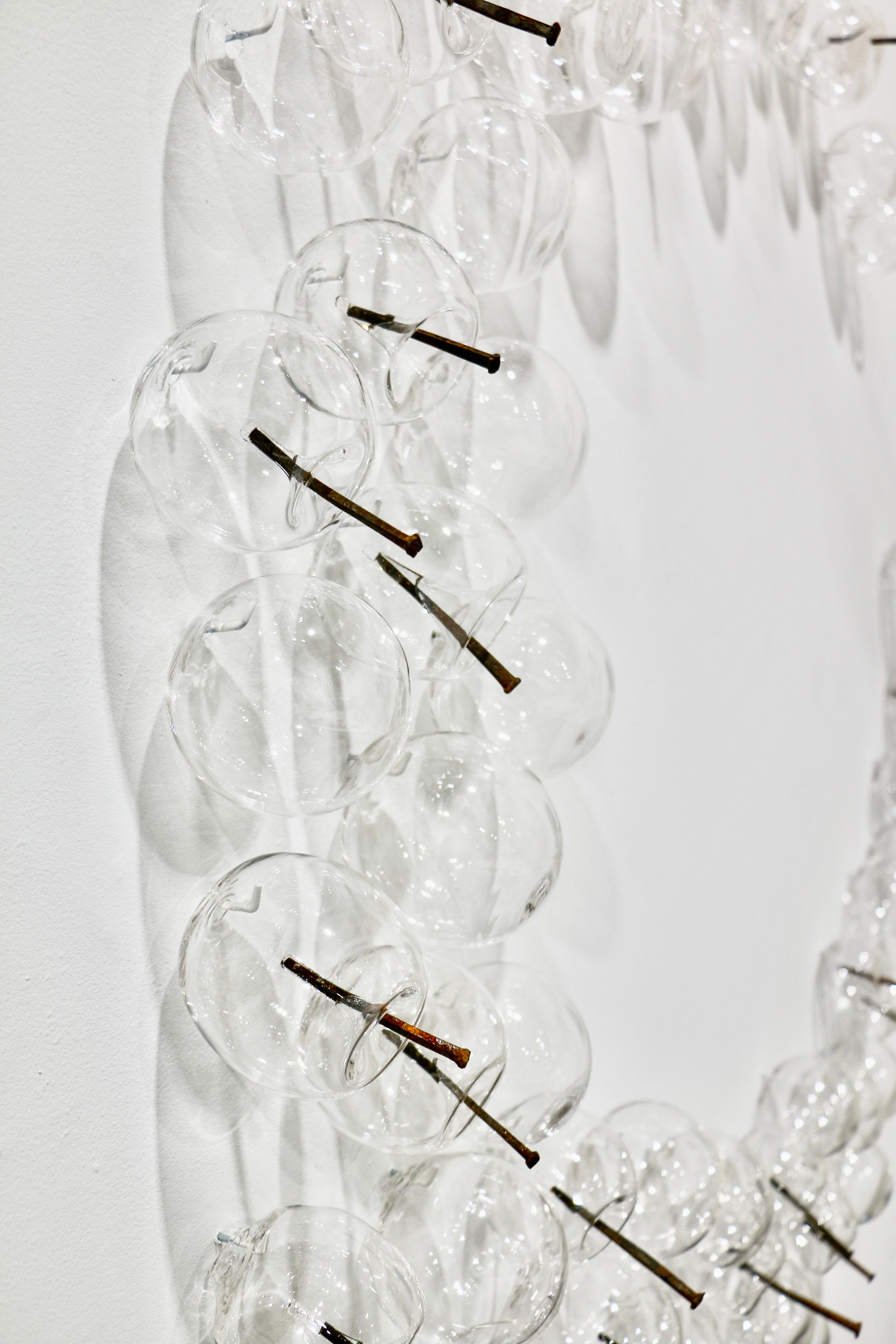 Ne les laissez pas éclater votre bulle : Clear Large I - sculpture murale contemporaine 2
