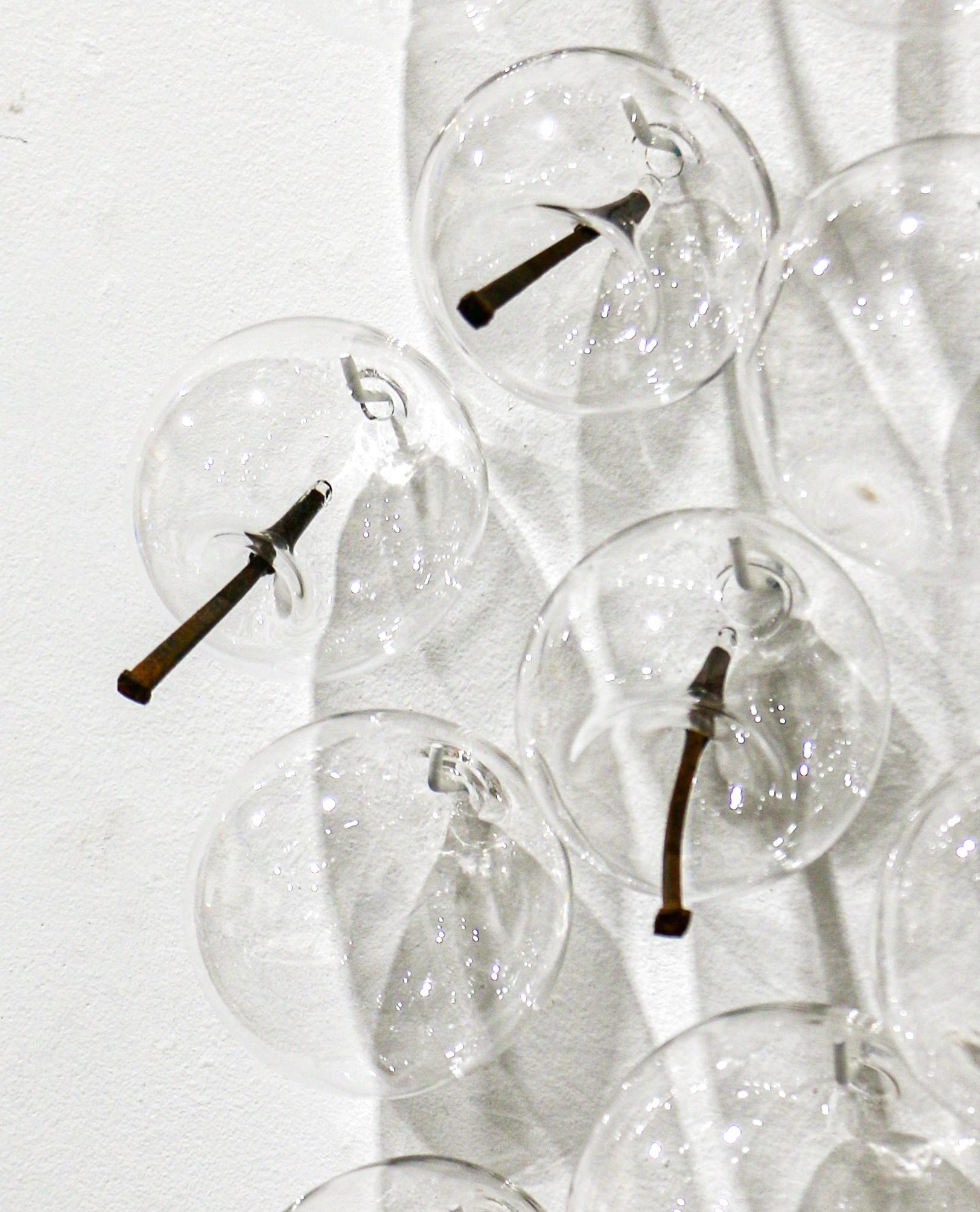 Ne les laissez pas éclater votre bulle : Clear Large I - sculpture murale contemporaine 4