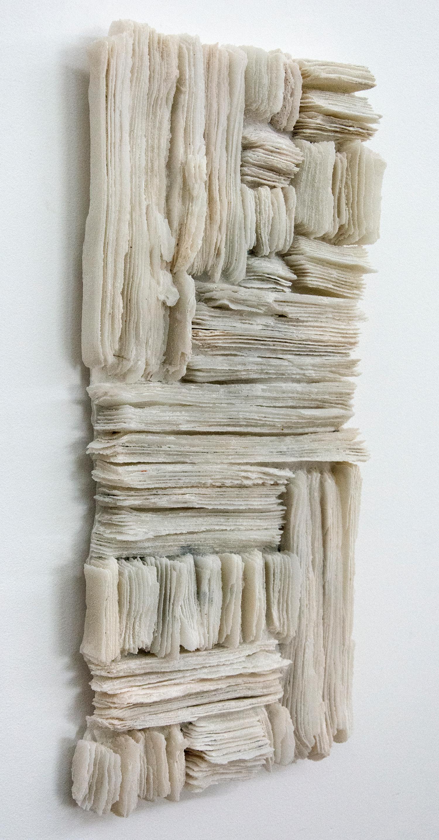 El inspirado y ecléctico arte en vidrio de Cheryl Wilson Smith está influenciado por la agreste belleza natural de su hogar. El artista canadiense vive en el norte de Ontario, donde la carretera desemboca en un paisaje dominado por lagos, rocas y