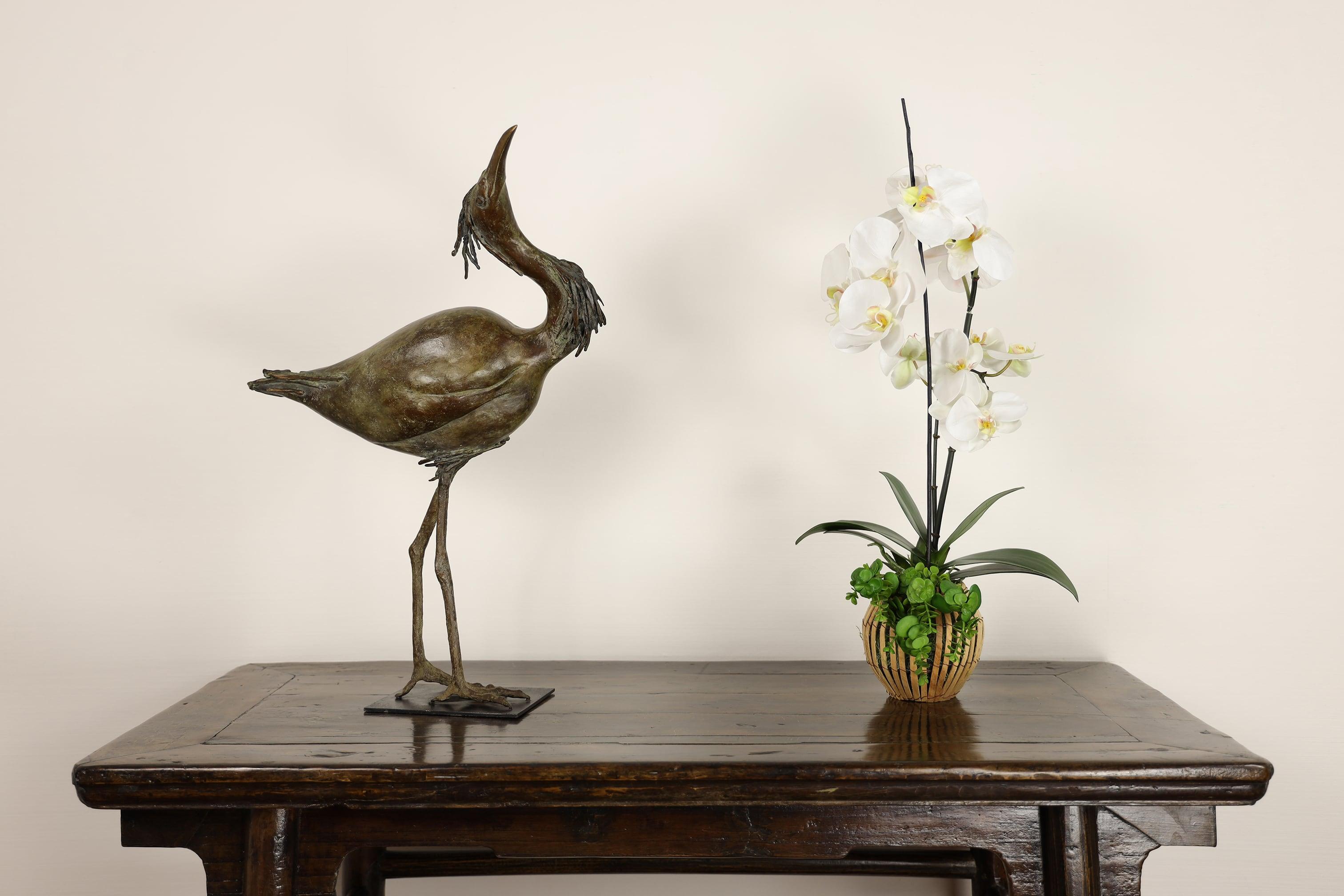 Egret by Chésade - Escultura animal en bronce de un ave, realista, expresiva en venta 1