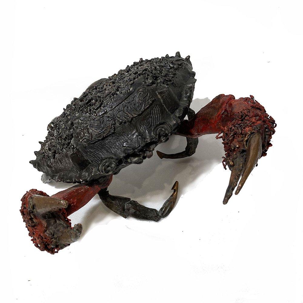 Le crabe japonais (2022) est une sculpture en bronze unique de l'artiste contemporain Chésade. Elle est représentative de l'intérêt du sculpteur pour le monde marin. 38 × 31 × 30 cm.
Chésade considère la mer comme "un conservatoire de l'exotisme