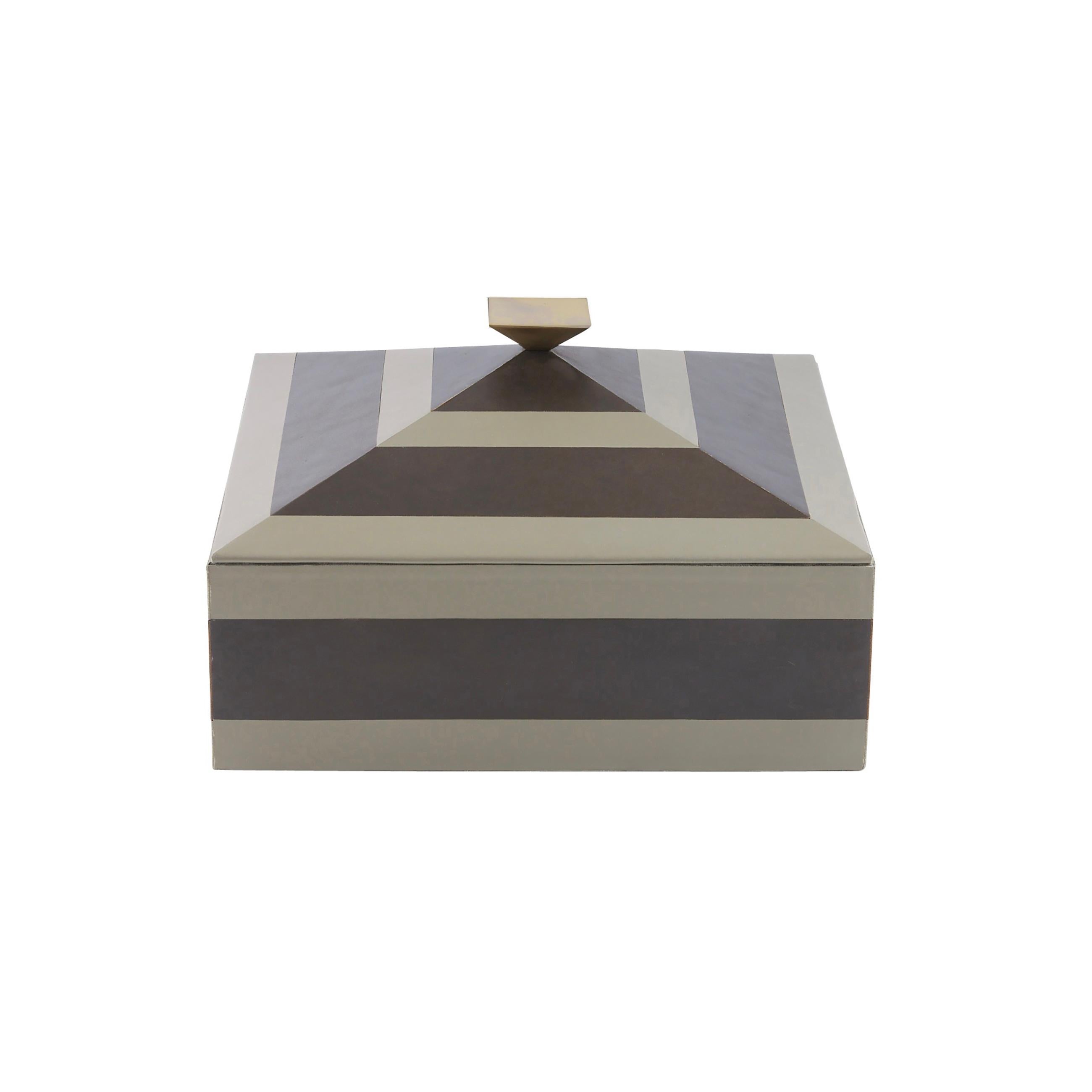 Indian Cheshire Box ARI13 - leather box For Sale