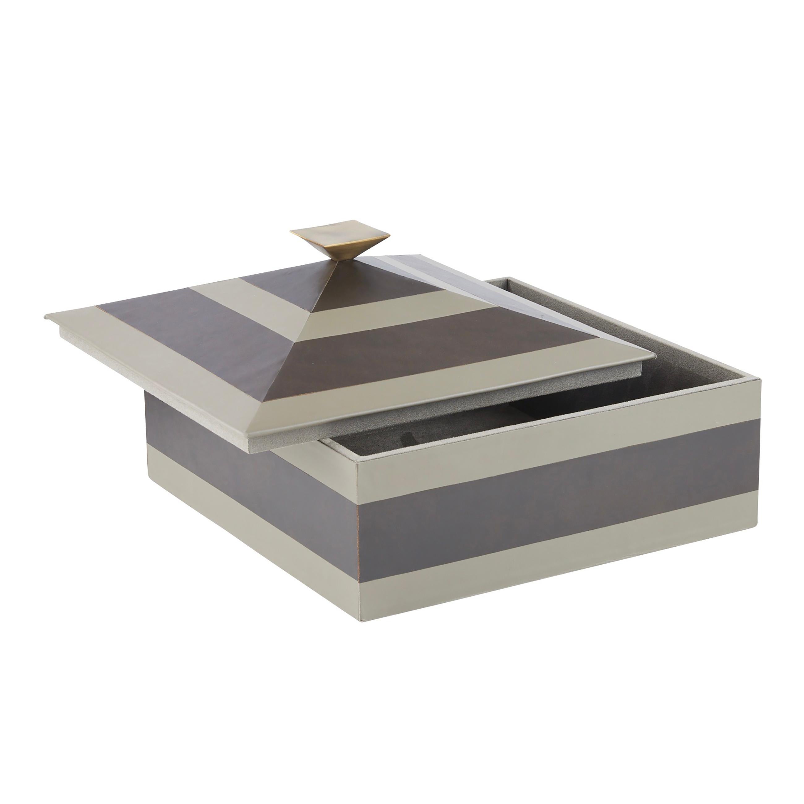 Cheshire Box ARI13 - leather box In Good Condition For Sale In London, GB