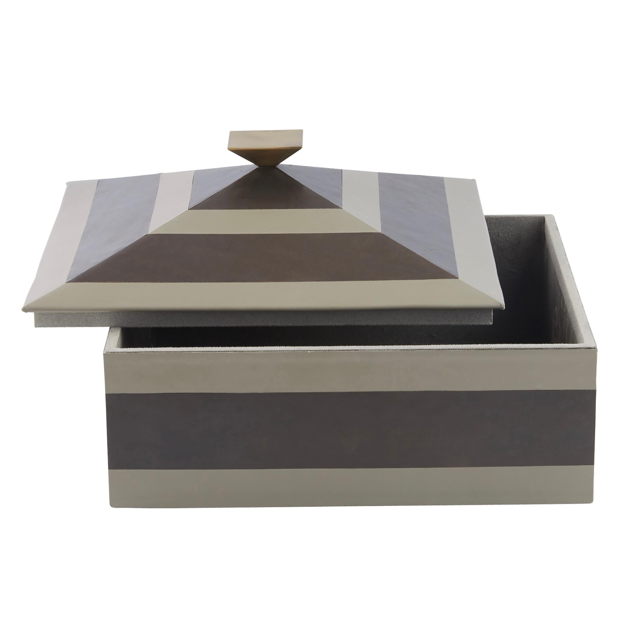 Contemporary Cheshire Box ARI13 - leather box For Sale
