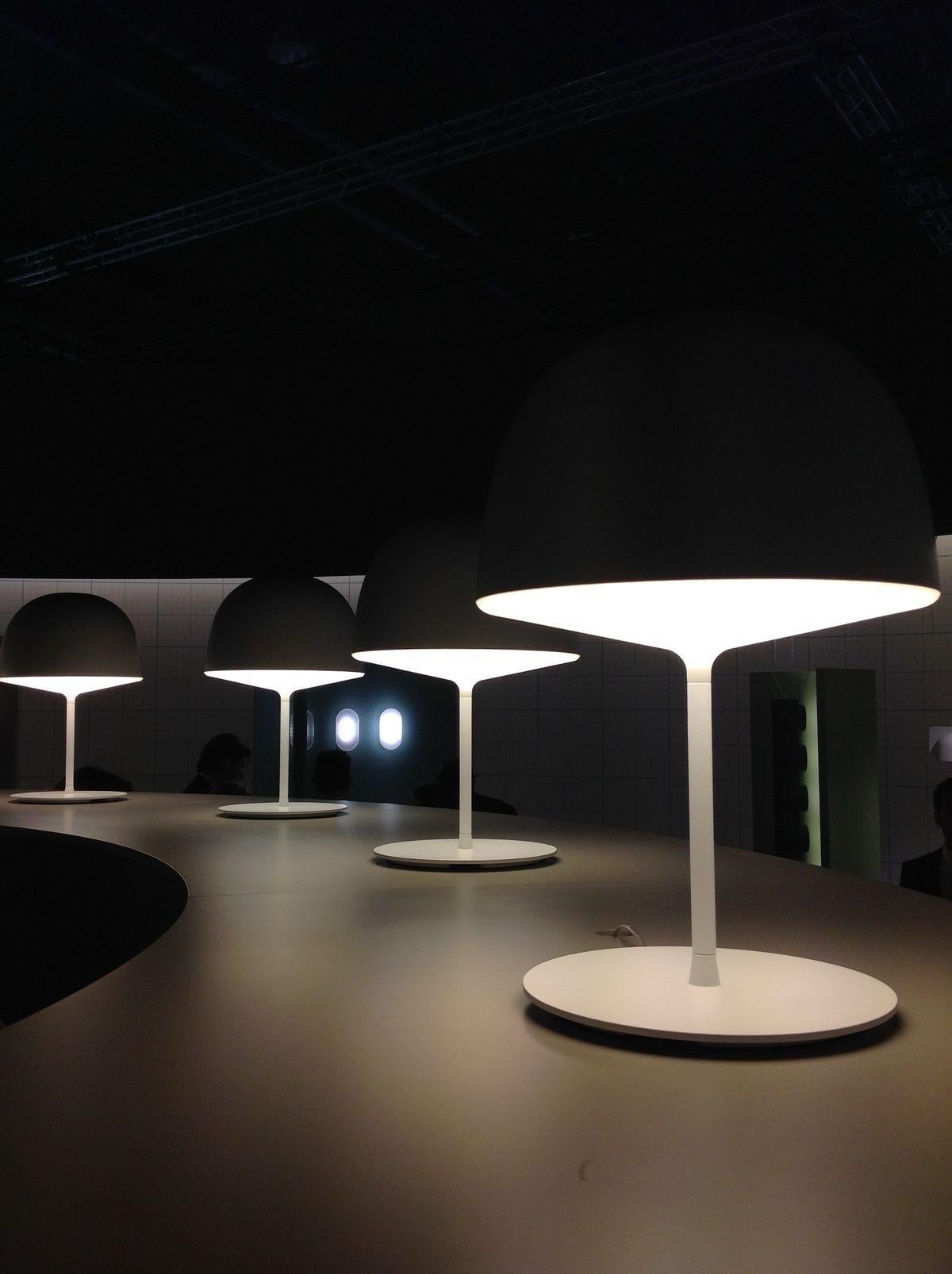 Lampe de bureau Cheshire avec abat-jour en polymère noire par FontanaArte Neuf - En vente à Beverly Hills, CA