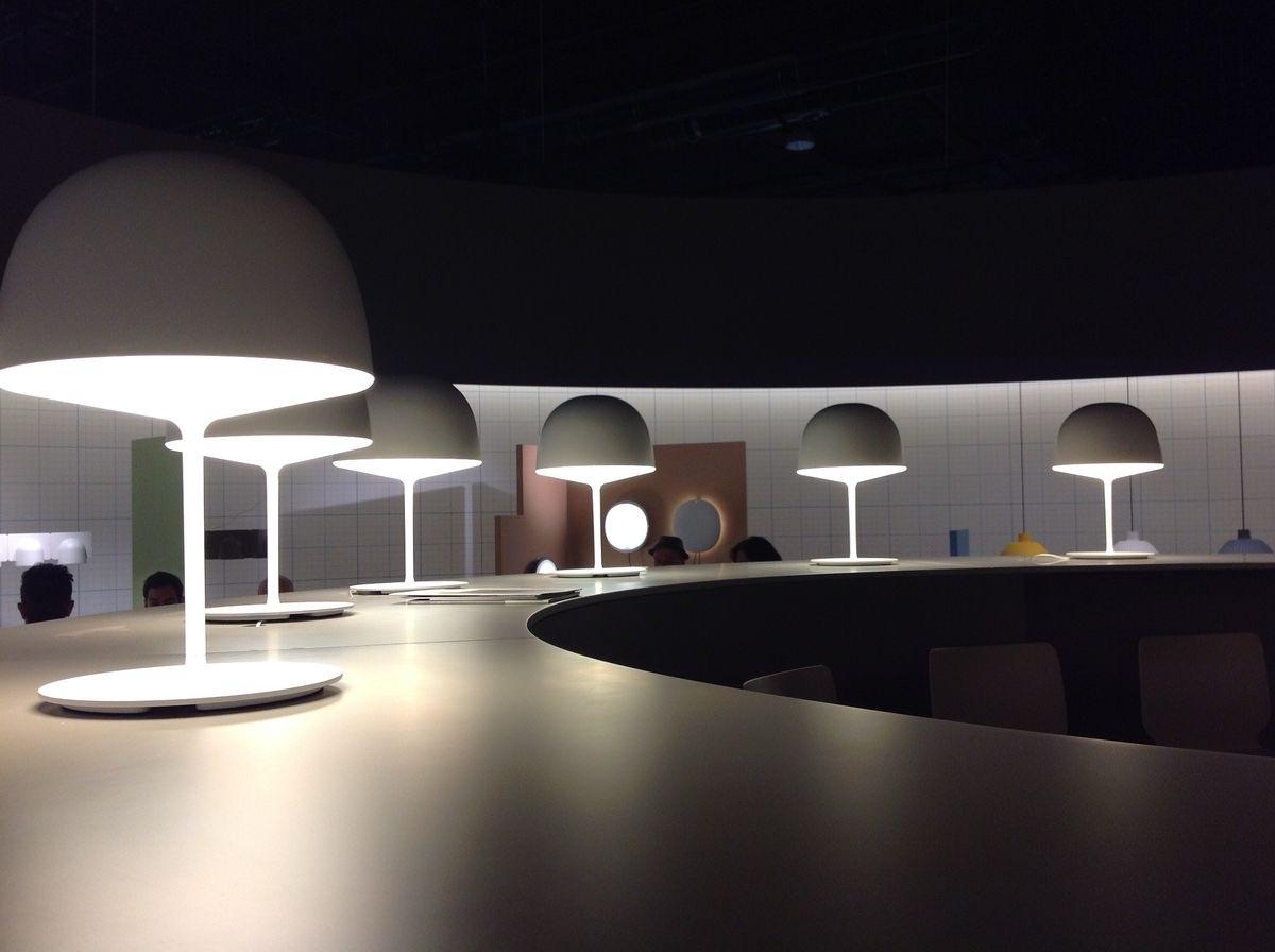 XXIe siècle et contemporain Lampe de bureau Cheshire avec abat-jour en polymère blanche par FontanaArte en vente