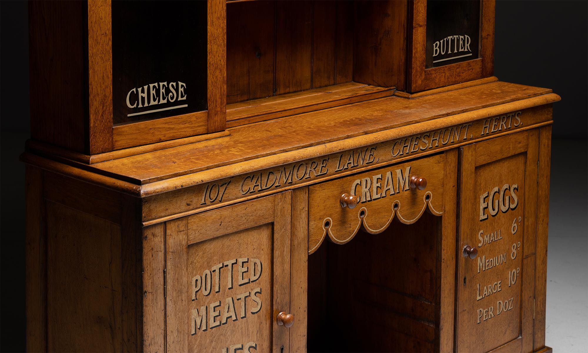 “Cheshunt Dairies” Display Cabinet, England, circa 1910 For Sale 5