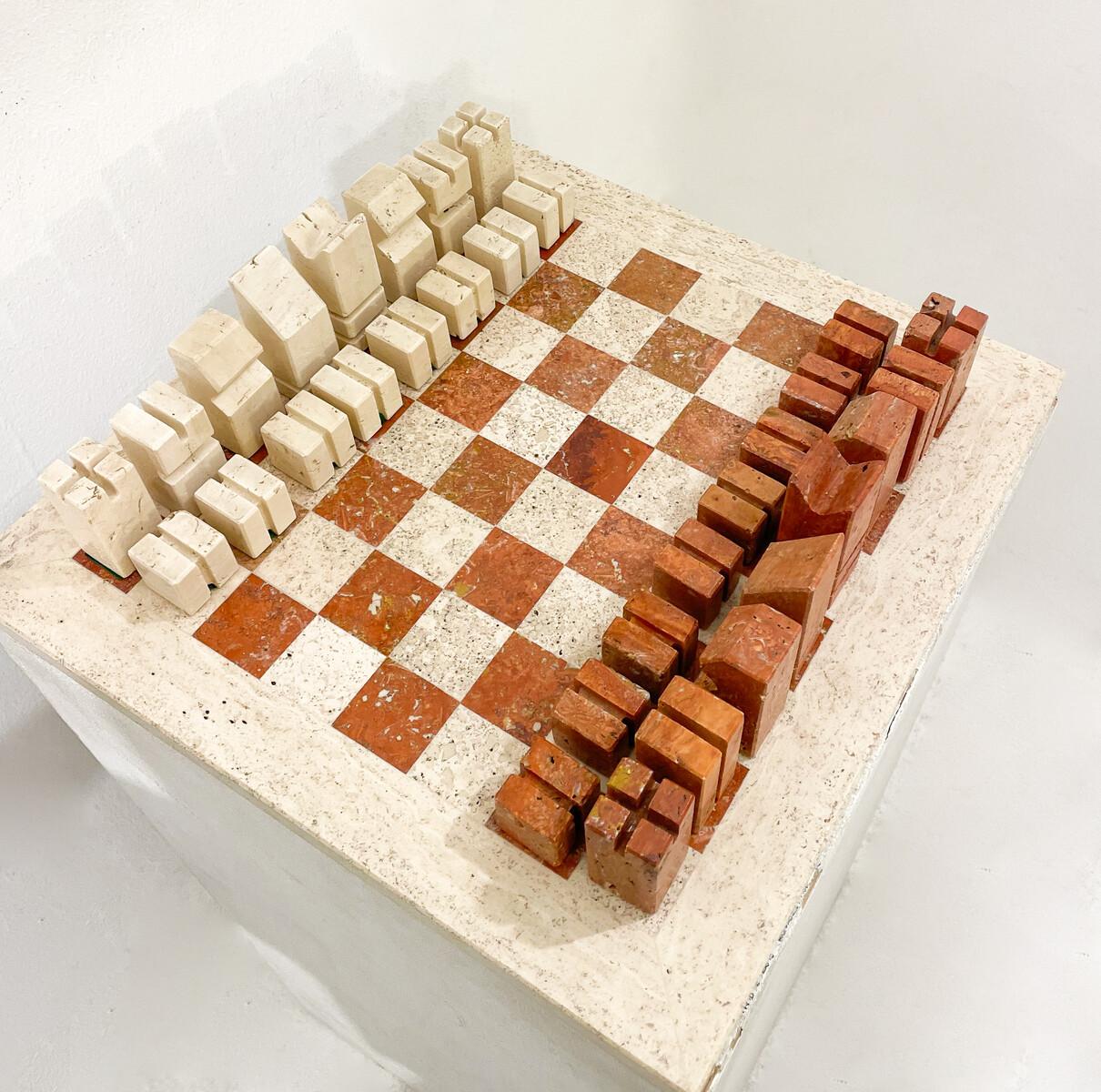 Mid-Century Modern Chess Game in Two Colored Travertine, Angelo Mangiarotti, Italy, 1970 For Sale