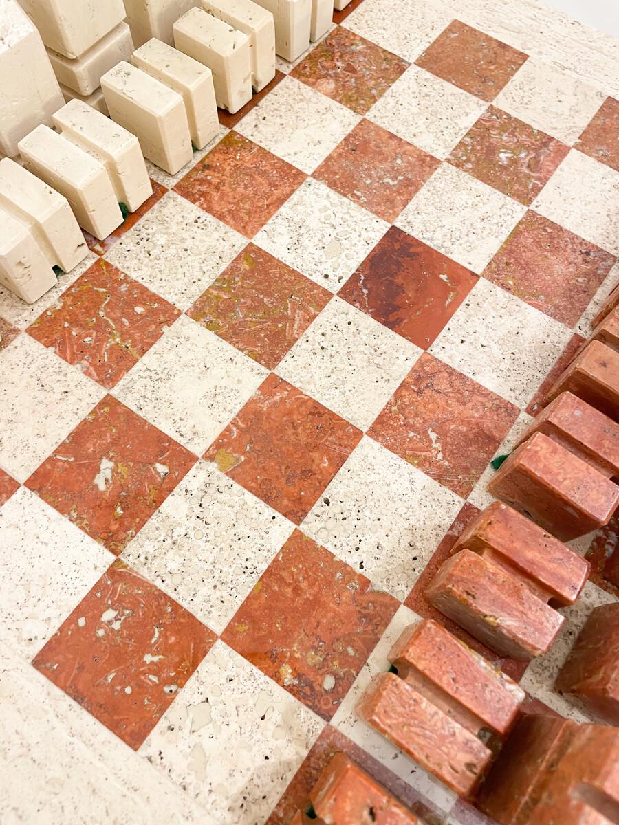 Chess Game in Two Colored Travertine, Angelo Mangiarotti, Italy, 1970 In Good Condition For Sale In Brussels, BE